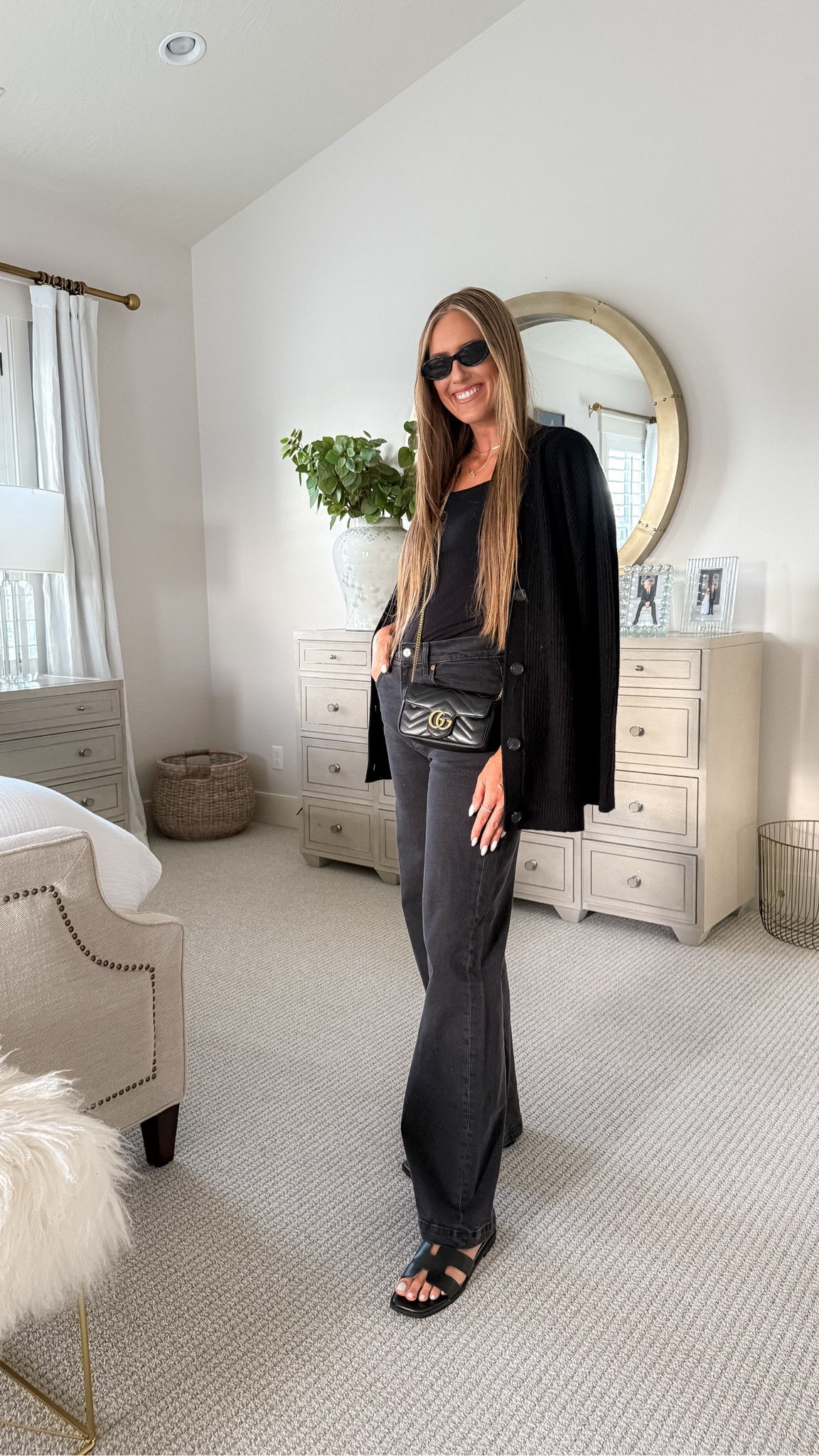 Monochrome outfit that is easy to put together and makes you feel like you put a lot of effort into your look!

Affordable Fashion / GAP Jeans / Budget / Monochromatic / Fashion on a Budget / Jeans / Fall Outfits / Black / Date Night Outfit 