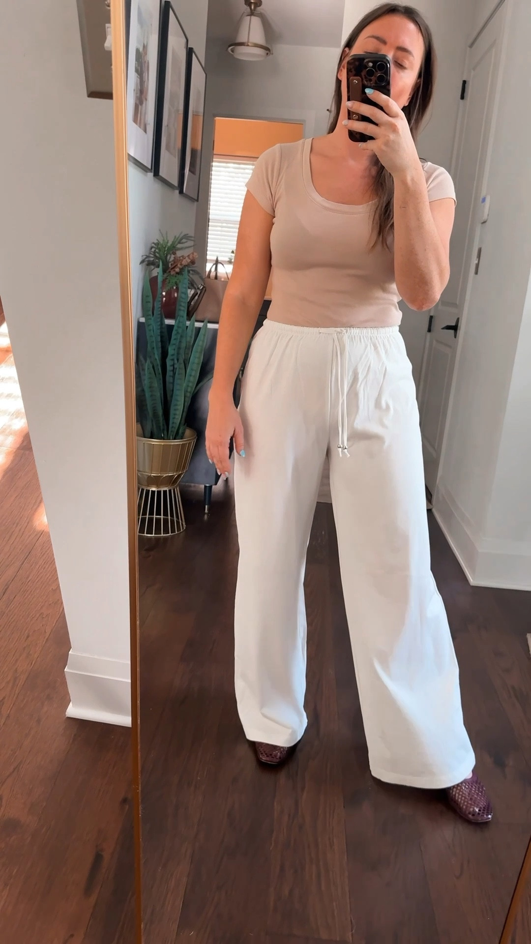 100% cotton lightweight pants. These also come in black and are under $20!!!



Hm pants
Lightweight pants
What I'm wearing 