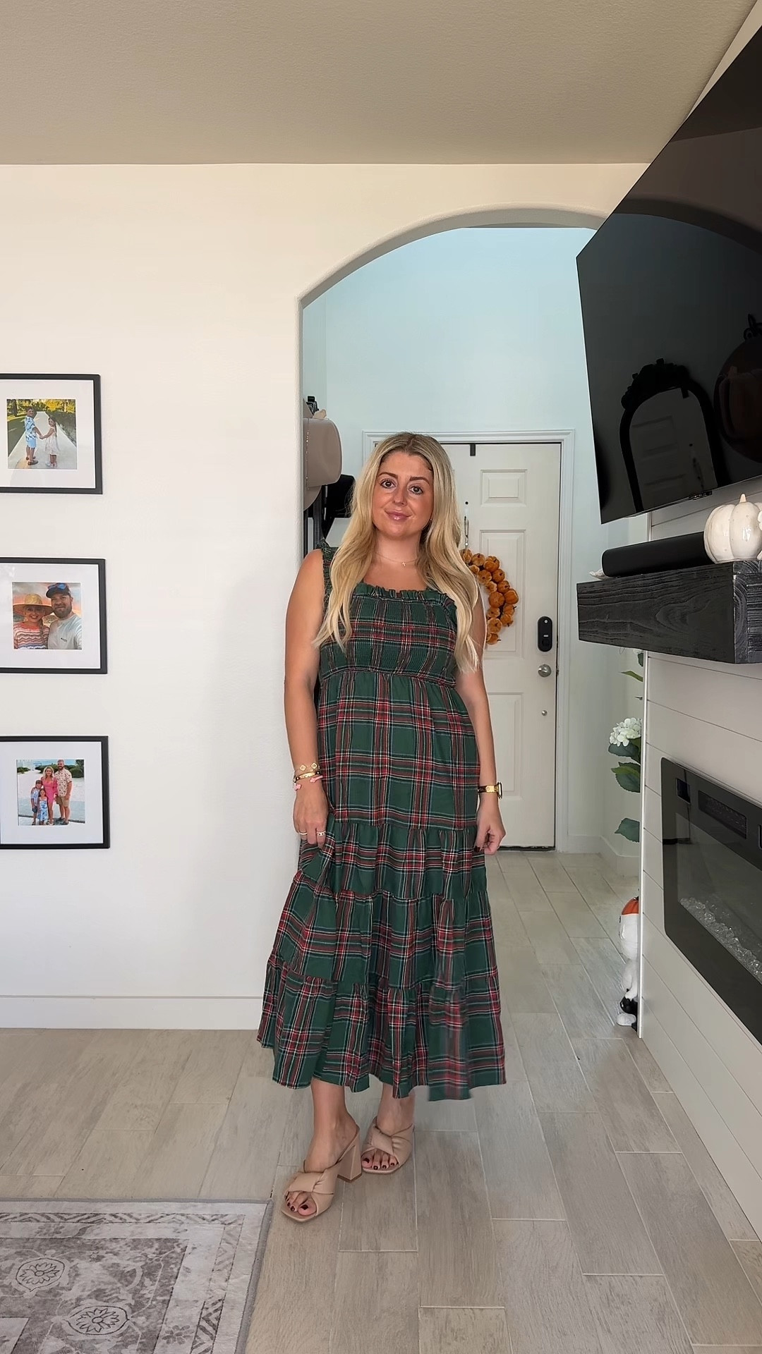 Christmas dress
Small
Holiday outfit
Christmas pictures 

#LTKHoliday #LTKFindsUnder100 #LTKSeasonal