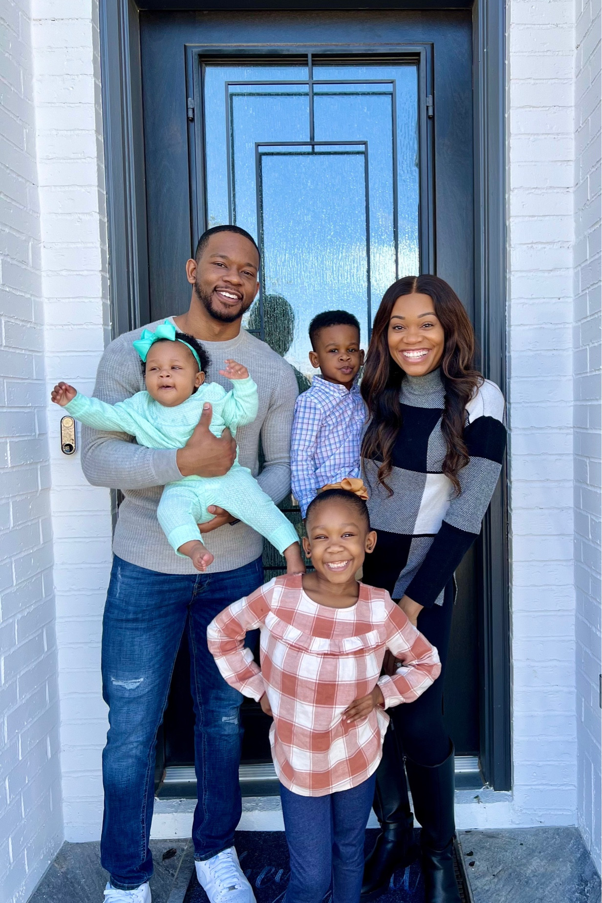 Family, Family Photos, Family Pictures, Family Outfits, Winter Family Photo Outfits, Family Pictures Outfits, Family Photo Outfit

#LTKfamily #LTKFind #LTKsalealert