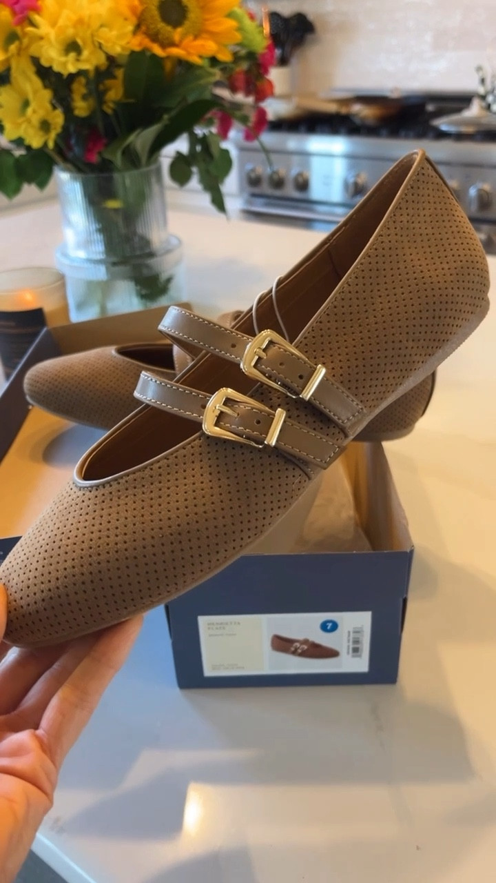 Love these flats for fall 🍂 adorable with fall dresses, trousers or ankle jeans! Order your true size 

#LTKShoeCrush #LTKStyleTip #LTKFindsUnder50