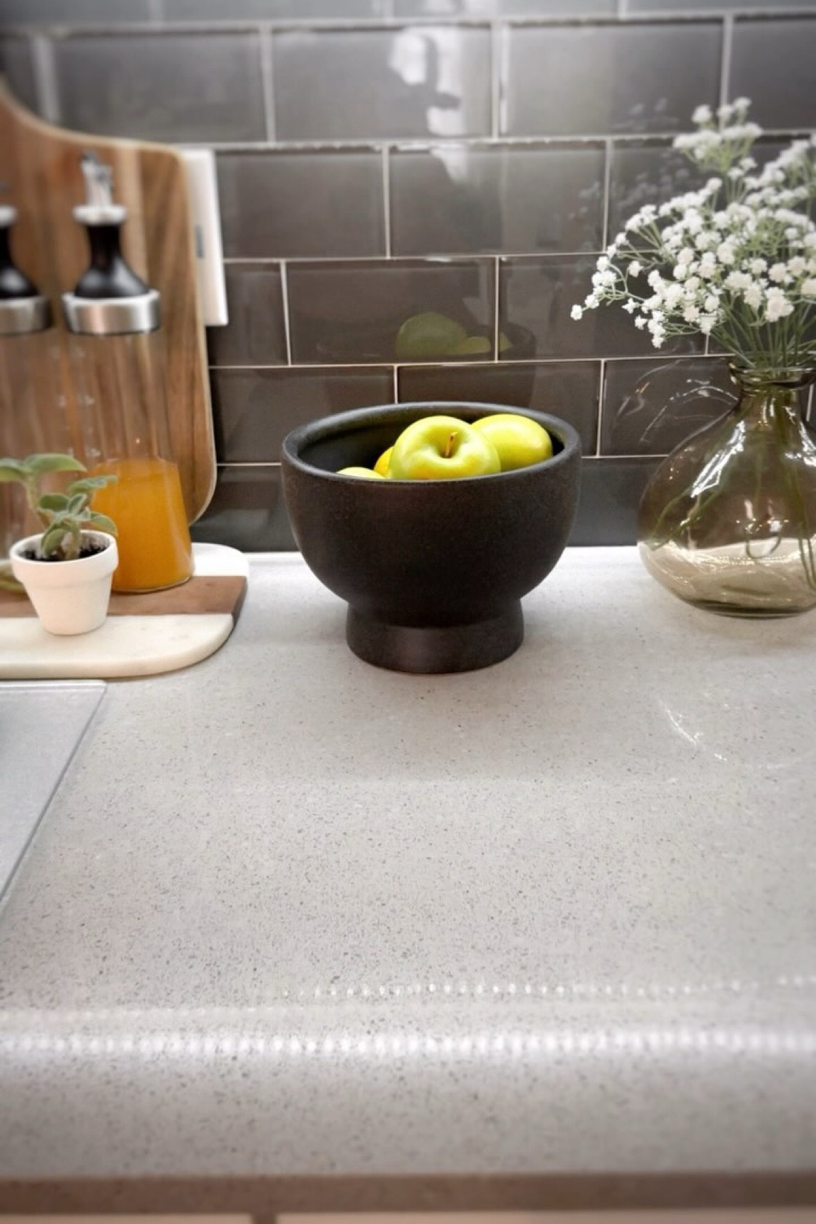 Yes!!! this Walmart planter I used as a fruit bowl 🍏🙌🏻

➡️ Comment SHOP I’ll be sending the link, and more! 

✨SAVE | LIKE | SHARE | FOLLOW 

✨Follow @camilaestrella.lifestyle to
more like this 🫶🏻

Decor | Home decor ideas | kitchen decor| home decor inspiration | Interior design | kitchen | Boujee on a budget | Affordable home decor | Neutral Colors | modern home

#walmartfinds #walmart #fruitbowl #kitchendecor #kitchenstyle #kitchendesign #kitchen
