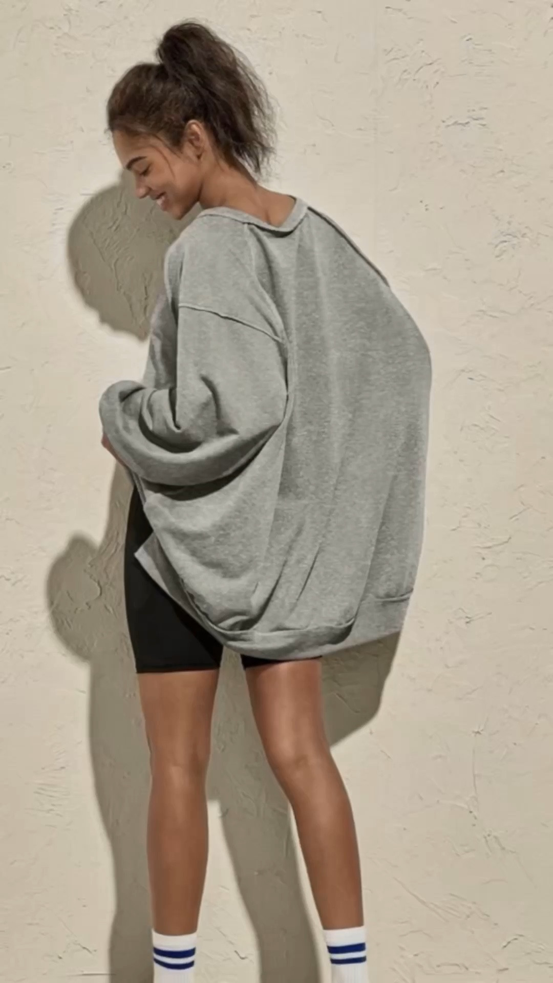 You can’t go wrong with grey. This oversized crewneck is simple, comfortable, and easy to style, with subtle patchwork details that elevate the look.
#LTKStyle #LTKFashion #GreyStyle #CasualLooks #EverydayOutfits #MomLifeFashion #LTKFinds

#LTKMidsize #LTKfitnessgoals #LTKmomlife
