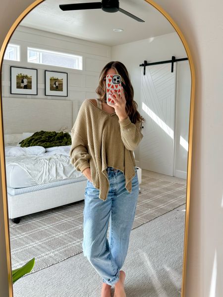 wearing a size xs in top & size 2 in jeans!