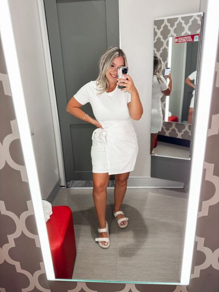The best wrap dress!!! And only $25!!! 

Wearing a medium! 


Target
Target style
Target must haves
Target dresses
Midsize fashion 
Midsize style 
Midsize must haves 

#LTKSeasonal #LTKstyletip #LTKfindsunder50