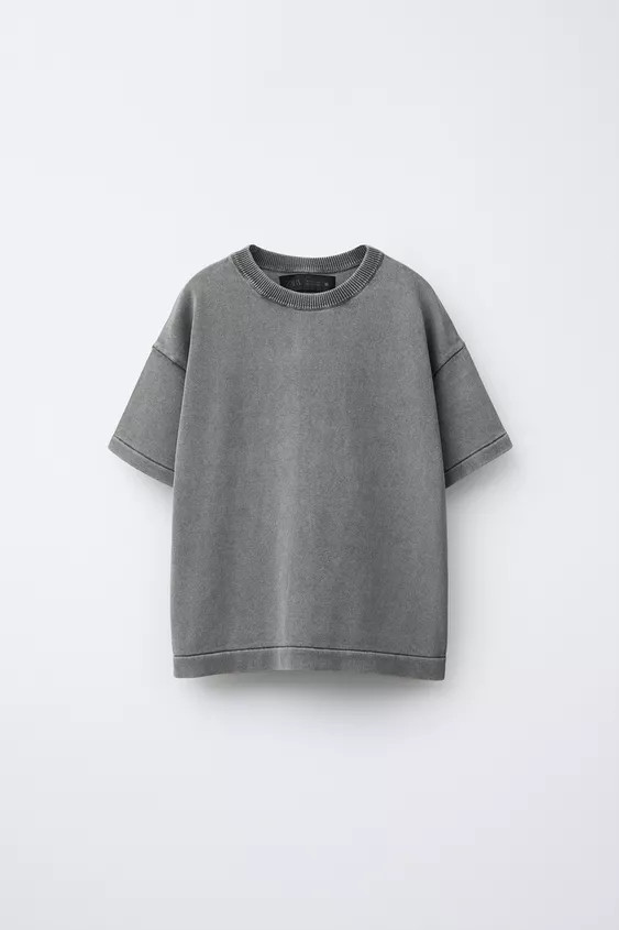 Washed effect knit T-shirt with round neck and short sleeves. | Zara US