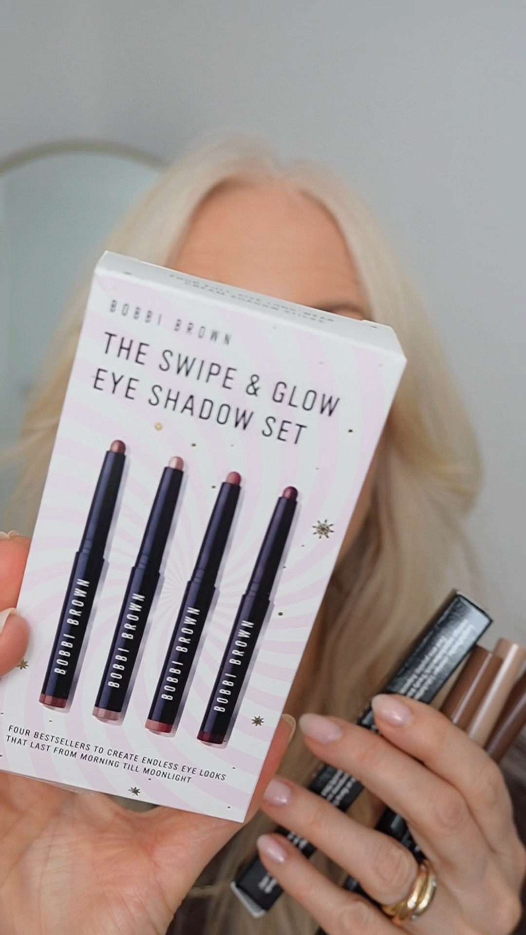 The Swipe & Glow Eyeshadow Set
Bobbi Brown


#LTKeurope #LTKbeauty #LTKgiftguide