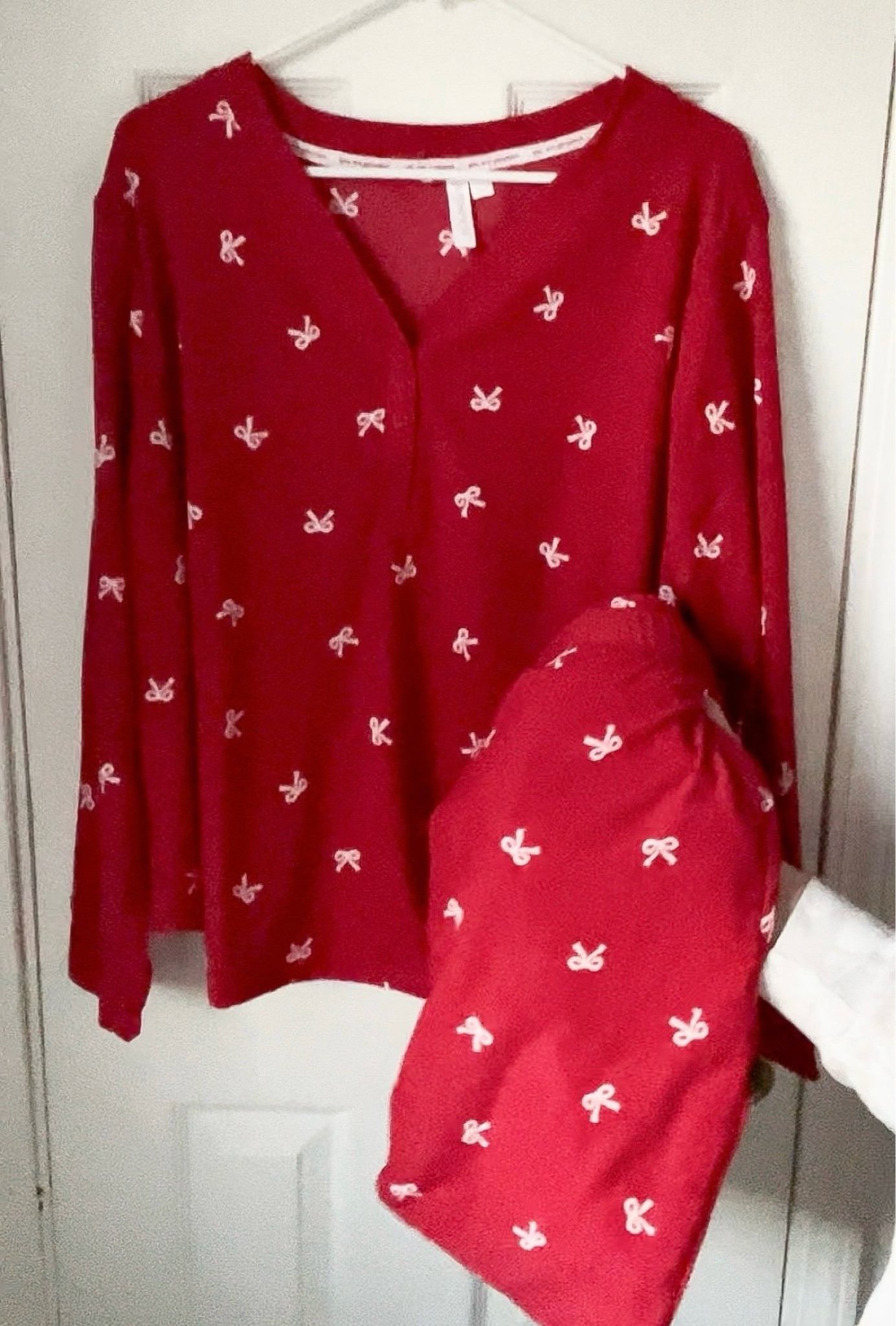 The cutest bow Christmas pajamas!❤️🎄

#LTKHoliday #LTKSeasonal #LTKFindsUnder50