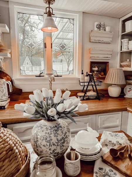 Shop this Space!
I added these “Stained Glass Decals” to the windows in our kitchen and gave them that perfect Cozy Cottage touch!✨


#LTKhome #LTKSeasonal