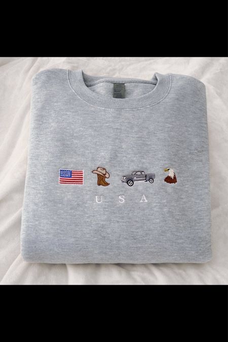 USA sweatshirt , wearing a medium #etsy 

#LTKfindsunder50 #LTKSeasonal