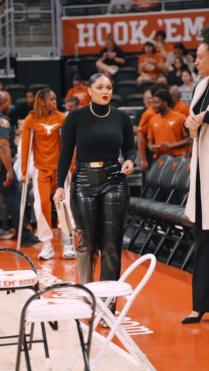 Croc leather pants *chefs kiss*