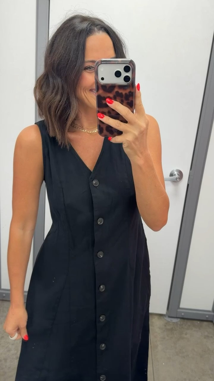 Such a good little black dress from Walmart! 🖤 The button-front detail and easy fit make this one you can wear a million different ways. Dress it up with sandals or keep it casual with sneakers!

Wearing XS.

#WalmartFinds #WalmartFashion #WalmartStyle #AffordableFashion #LTKFinds