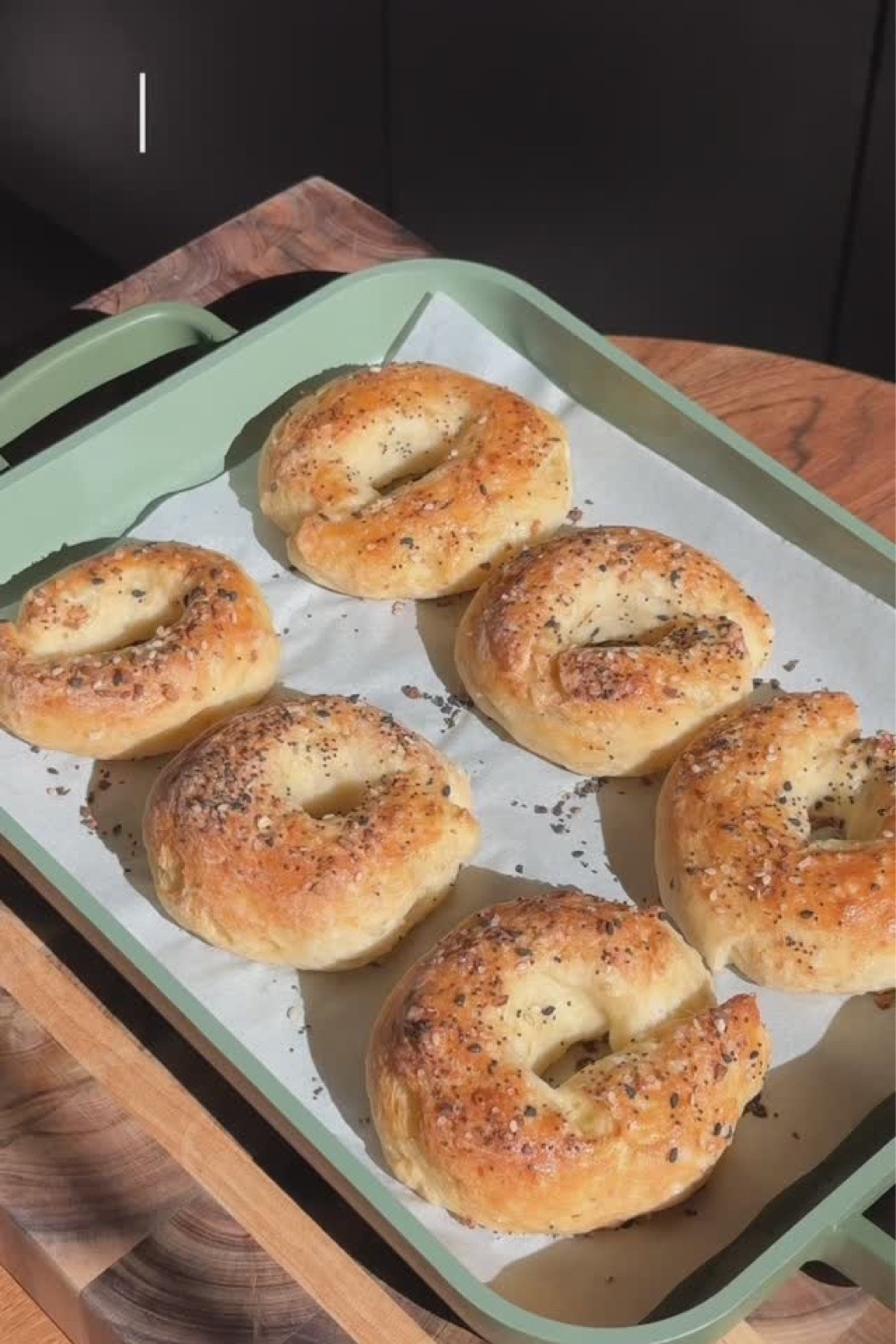 PROTEIN BAGEL🥯🫰🏻✨

Esta receta es de las que estarás haciendo semanalmente después de que pruebes lo rico que quedan estos bagels🤤

RECETA⤵️
1 taz yogurt griego 
1 taz de harina para todo uso 
2 cucharaditas de polvo para hornear 
1 cucharada de sal

10min a 400F y luego 8-10min a 350F

Deja de comprar esos que estan llenos de 100 ingredientes y hazte estos en casa🫶🏻

Guárdala y me avisas en los comentarios si la intentas! 

El pan que utilice esta aqui✨

#proteinbagel #everythingbagel #comidaaltaenproteina #highproteinmeals

#LTKHome #LTKMostLoved #LTKGiftGuide