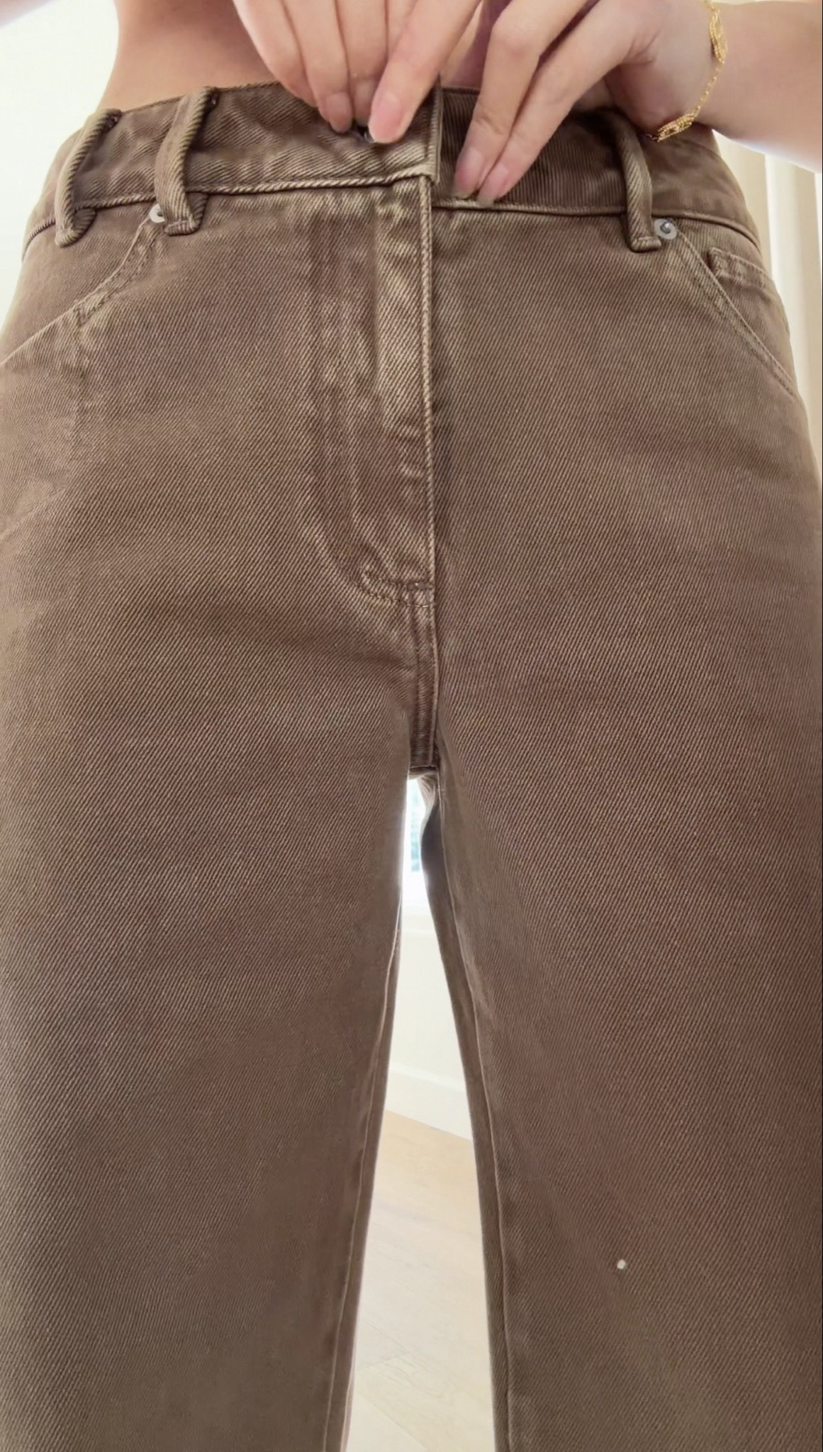 Styling my new pair of brown jeans. 

Linked here!

#monochromaticoutfit
#brownjeans
#brownsweater
#winteroutfit
#winterstyle

#LTKootd #LTKgrwm #LTKSeasonal