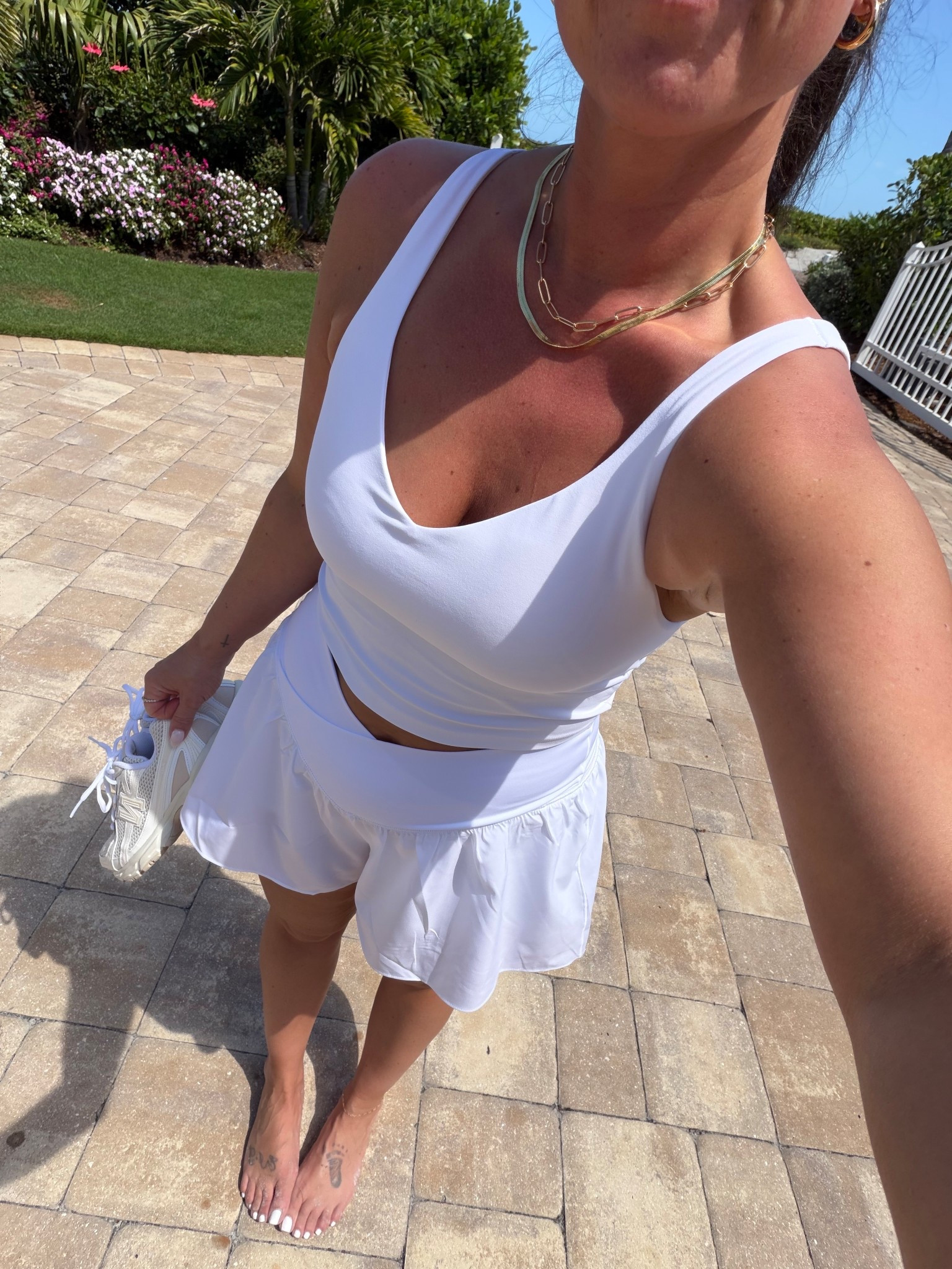 Aerie active top and white flowy shorts 🤍

#LTKootd #LTKgrwm #LTKSeasonal