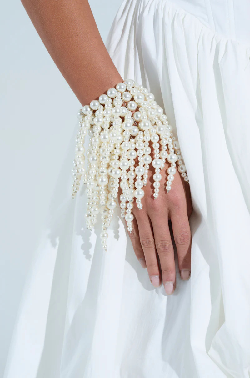 PEARL VISION STATEMENT BRACELET | AKIRA