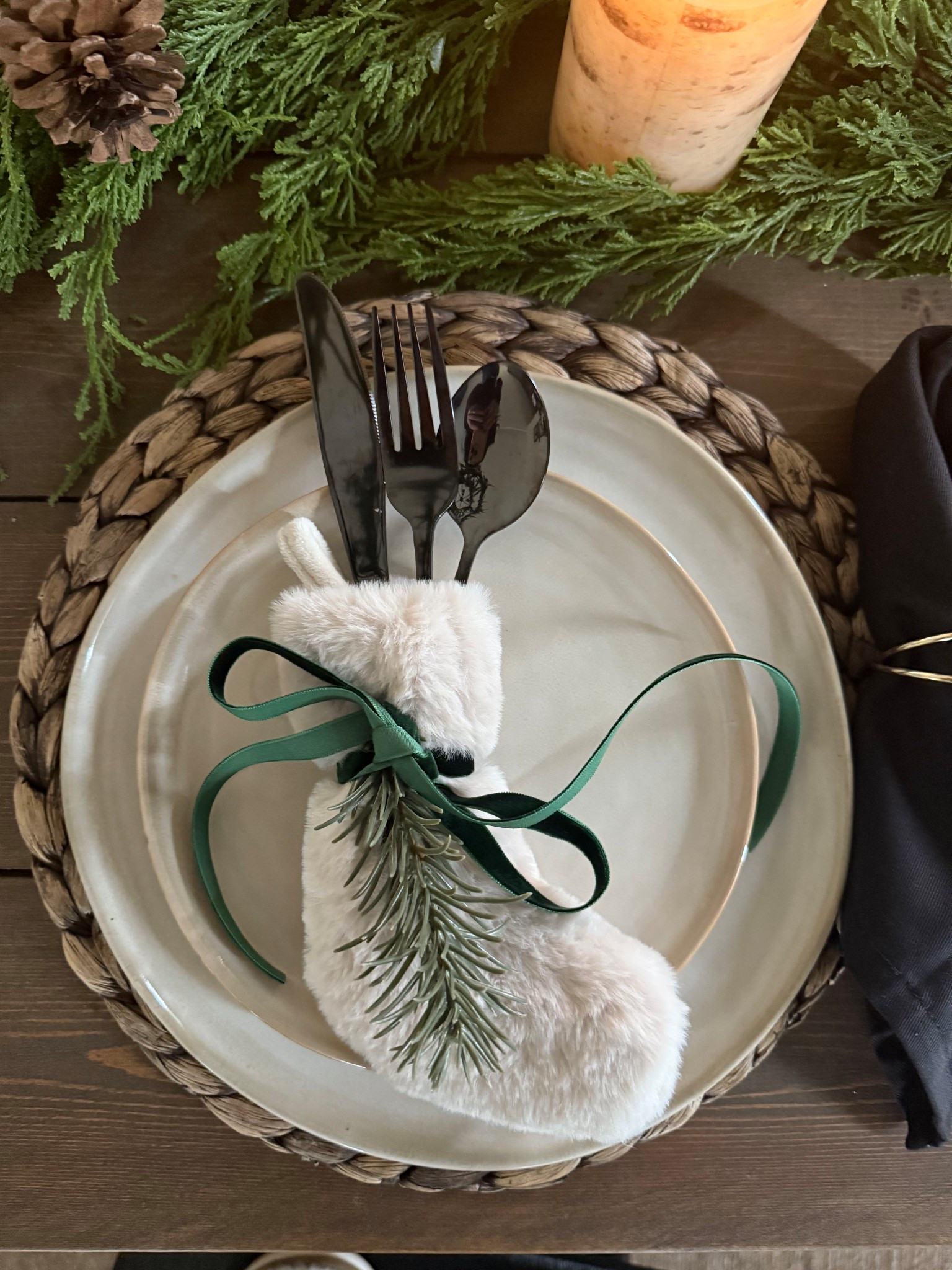 How adorable..mini stocking cutlery holder. Such a cute touch to my holiday dinner table! 
