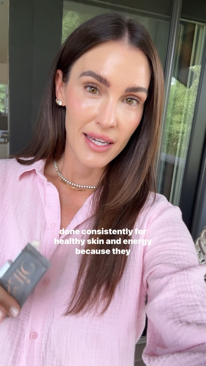 I layer clean non-toxic mineral sunscreen everyday!! One of my skincare tips I’ve been doing for years and I’m 40!! Serum first, tinted moisturizer second (three + half)✨

Beauty
Skin routine

#LTKmorningroutine #LTKOver40 #LTKBeauty