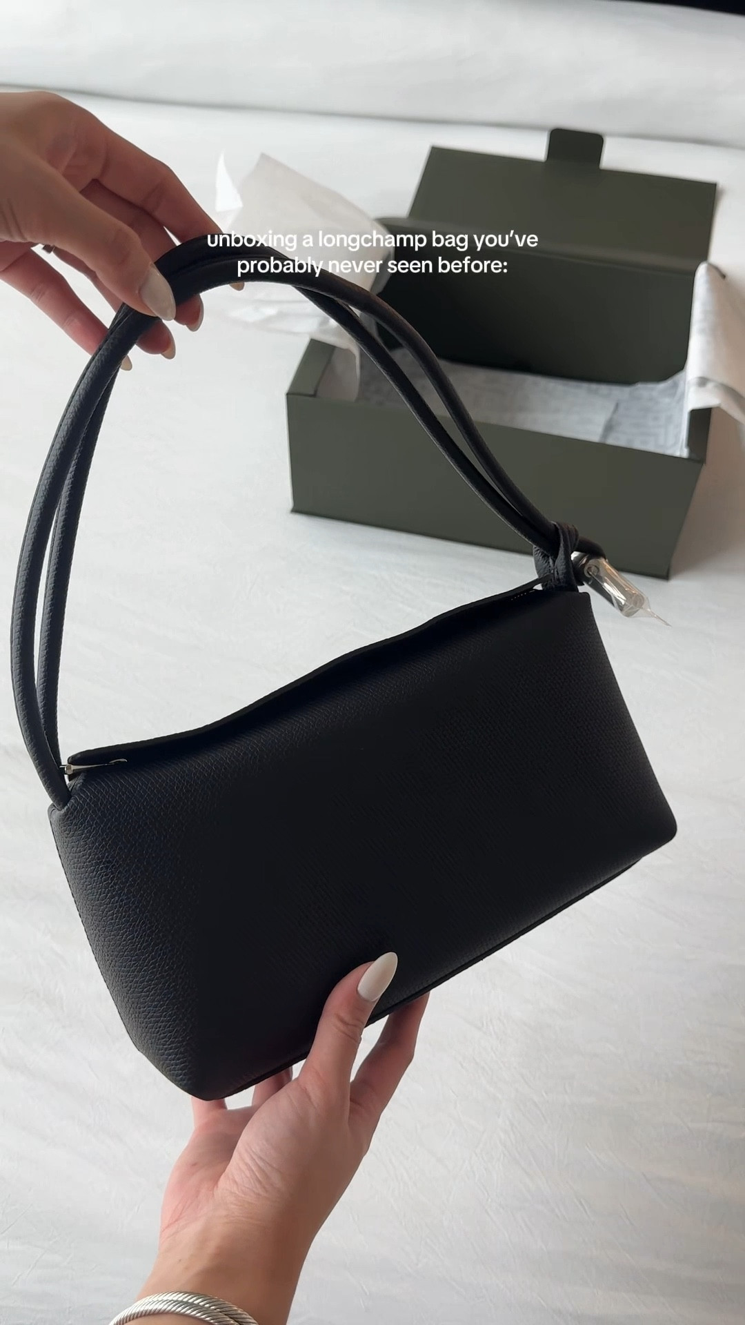 The prettiest shoulder bag from Longchamp! 🖤 I saw it while walking through Nordstrom and I am obsessed. The perfect size and the silver hardware is amazing!