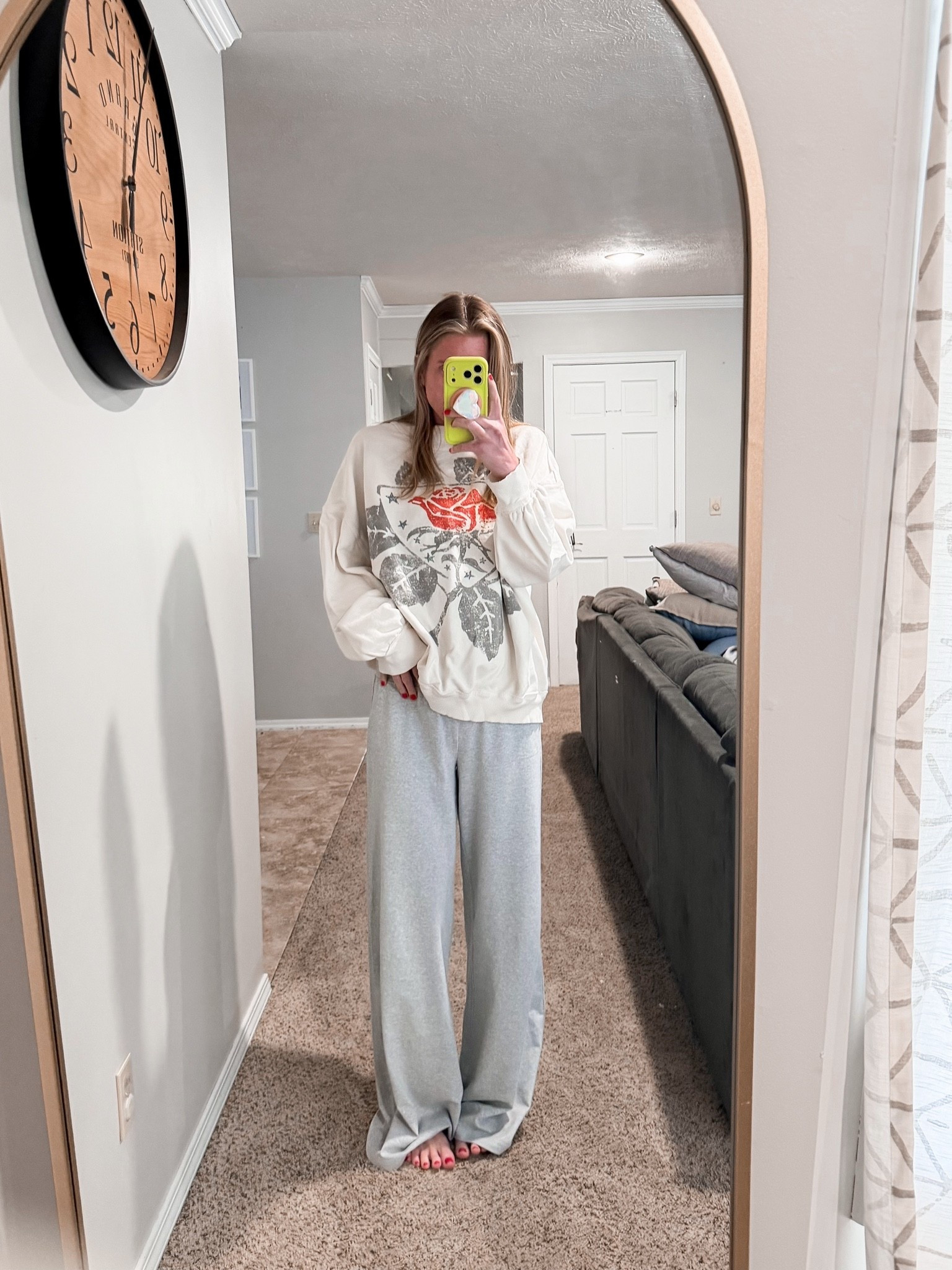 C. O. Z. Y. 
Freepeople crewneck sweatshirt. Aerie sweatpants. Pants are one of my favs, another one of those “if I like it….I buy it in every color” type of items 🙃✨
#fp #aerie #stylediary

#LTKootd #LTKSaleAlert #LTKmomlife