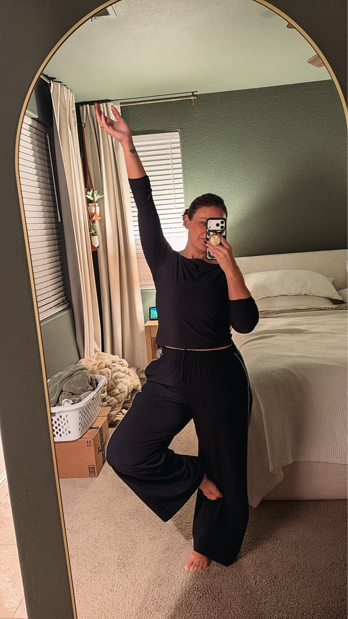 Code AFLTK through 10/11
Top, sports bra & pants, large (size 12, 5’8, 190lbs)
The most comfortable outfit for weekend sports & errands @abercrombie