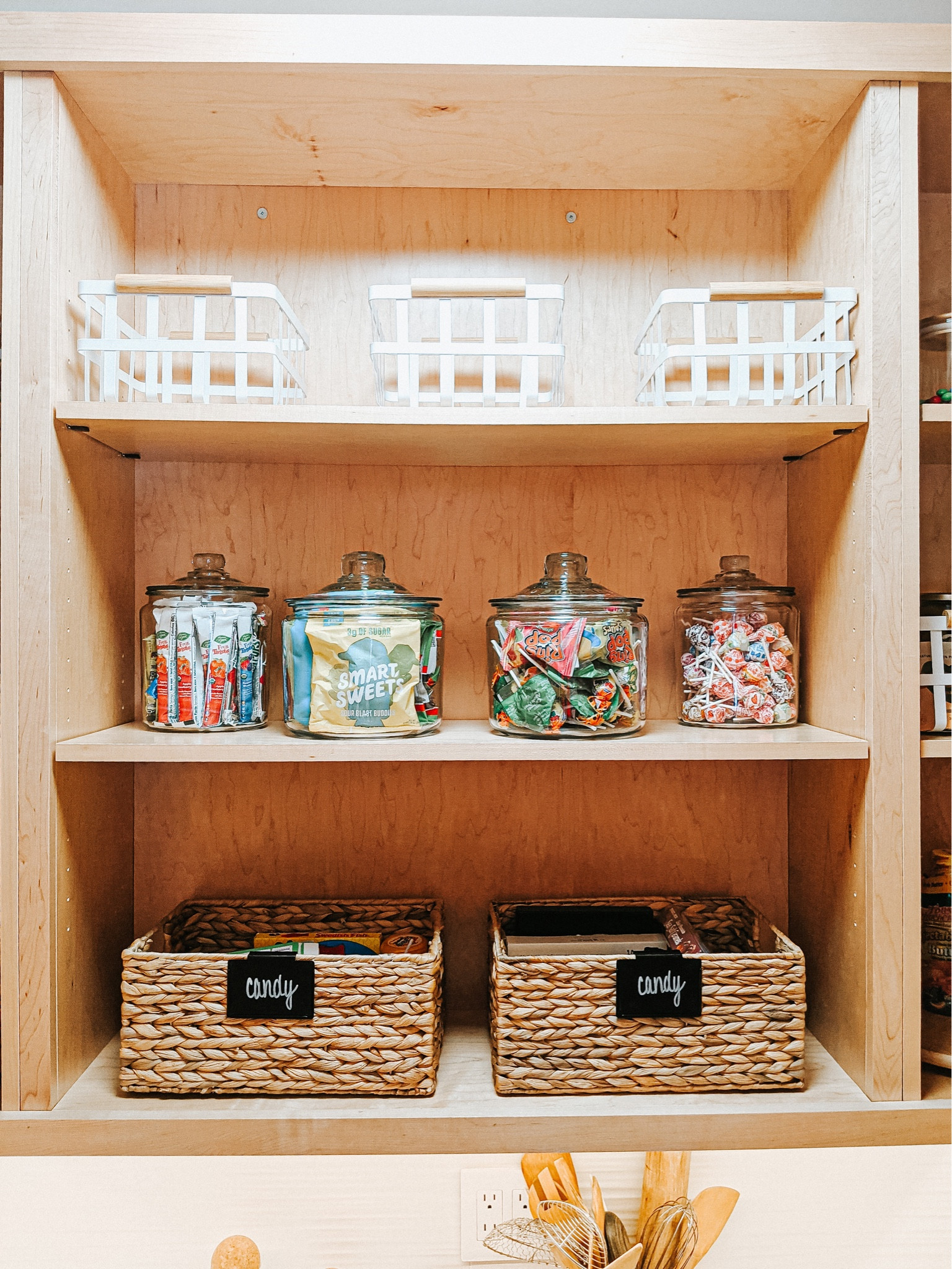Pantry goals!
.
.
.
.
#organizedbyjm #buffalo #buffalohomes #professionalorganizing #pantrygoals #allthecandy #happyhalloween #thecontainerstore #homeorganization #organizing #homeorganizer #ltkhome #pantryorganization #pantry #candy #organizedhome #buffalony #persuepretty #beautifulspaces #homegoals #organizingideas #homeandliving #halloweencandy #beinspired #inspotoyourhome #storageideas #organizinginspo #liketoknowithome #tidy #kitchenorganization

#LTKhome #LTKfamily