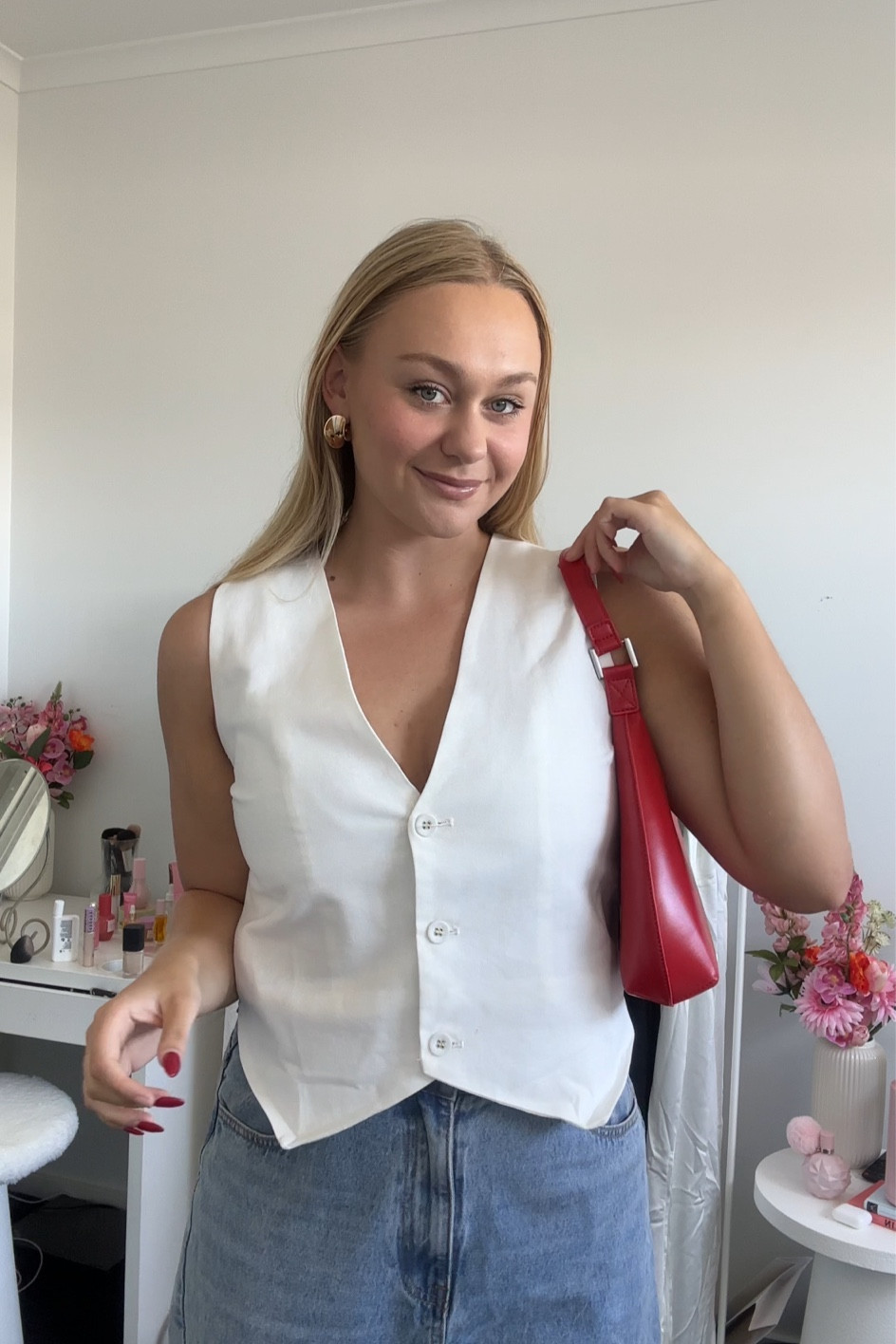 Another vest with a pinch of red 🍒🤍

#LTKaustralia #LTKfindsunder100 #LTKstyletip