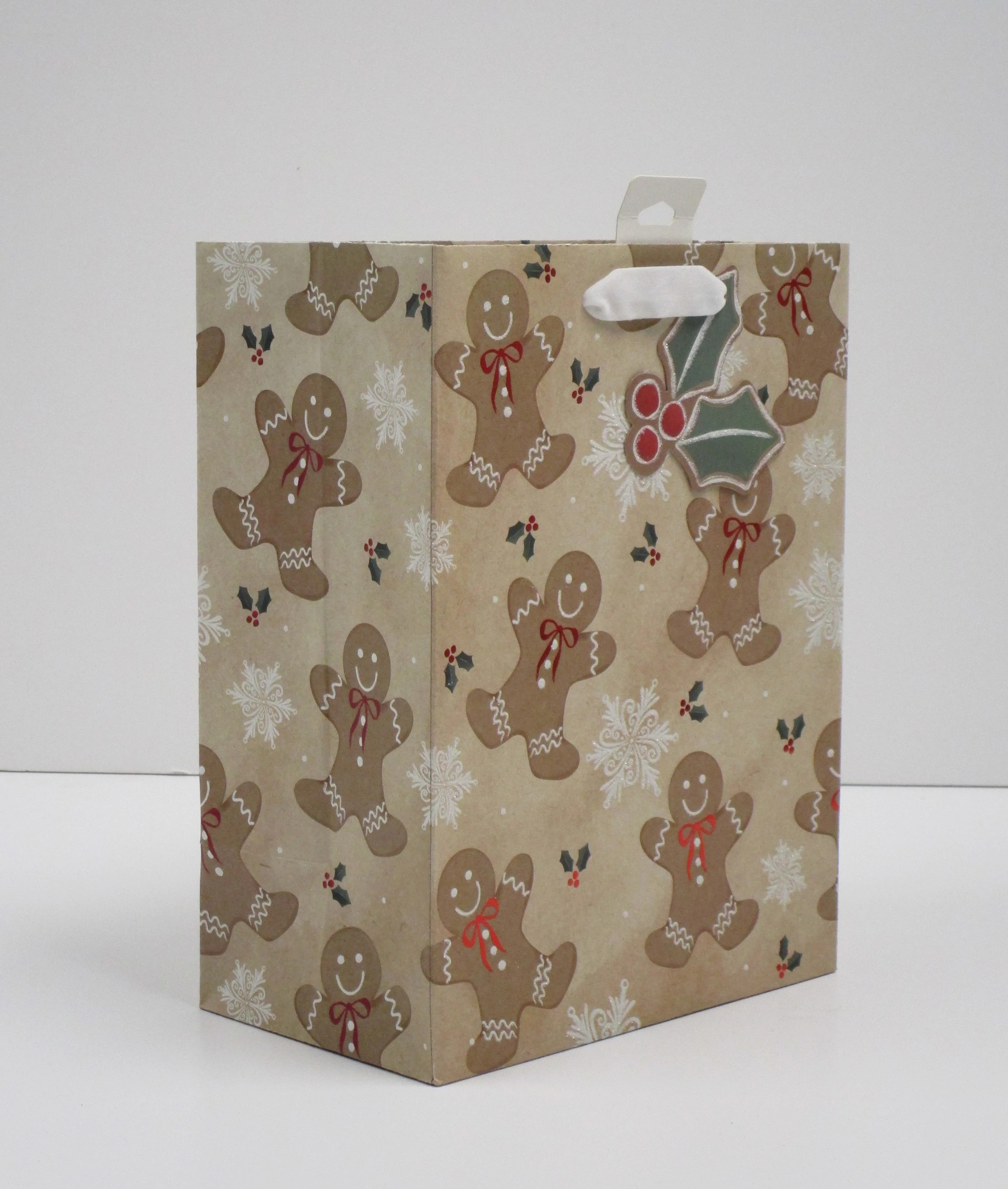Medium Beige Gingerbread Men and Snowflakes Kraft Christmas Paper Gift Bag, 7.5" x 4.5" x 9.88", ... | Walmart (US)