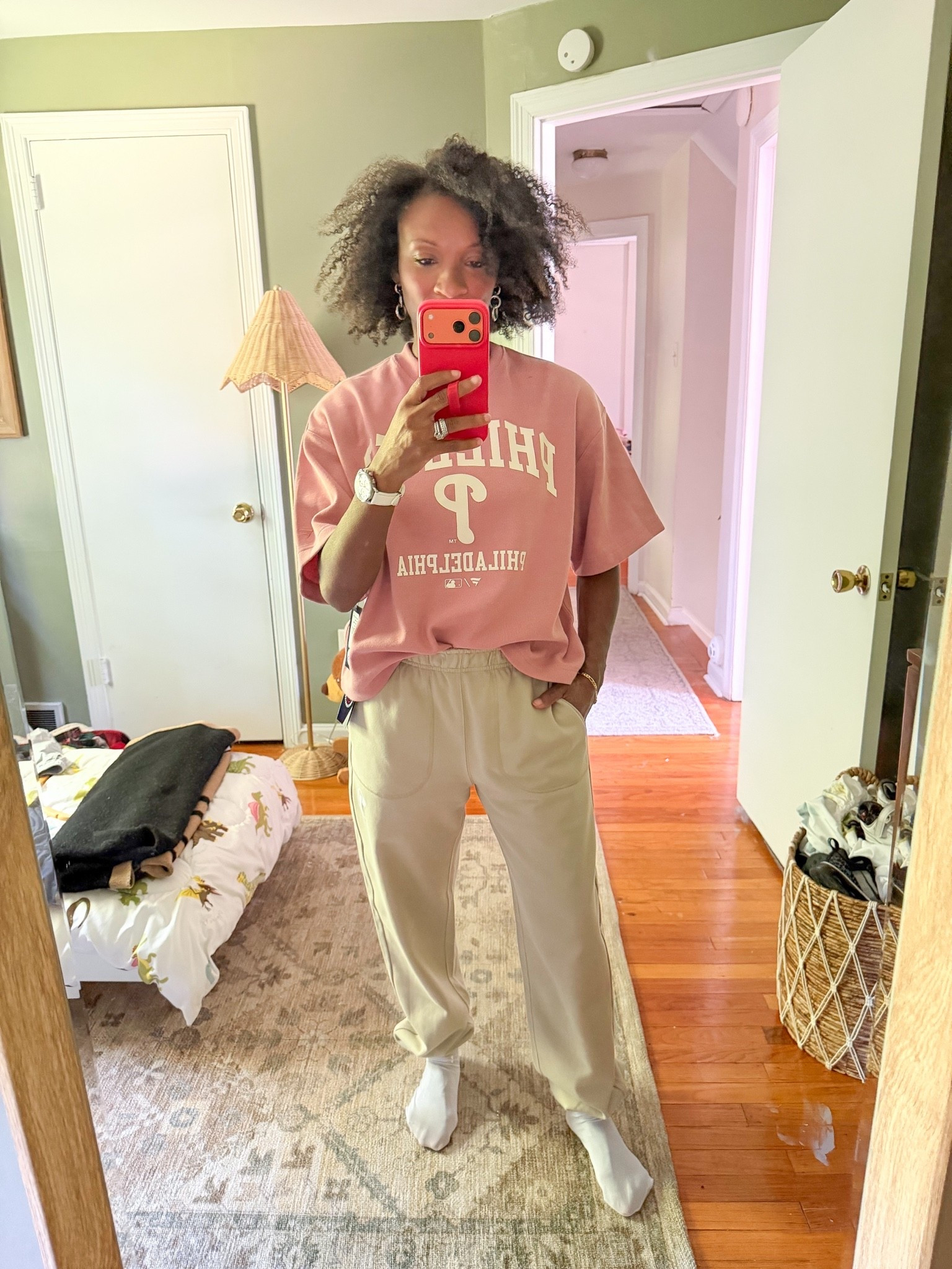 Fanatics Iconic Collection

Size Small body fit sweatshirt 
Size small sweatpants

#LTKActive