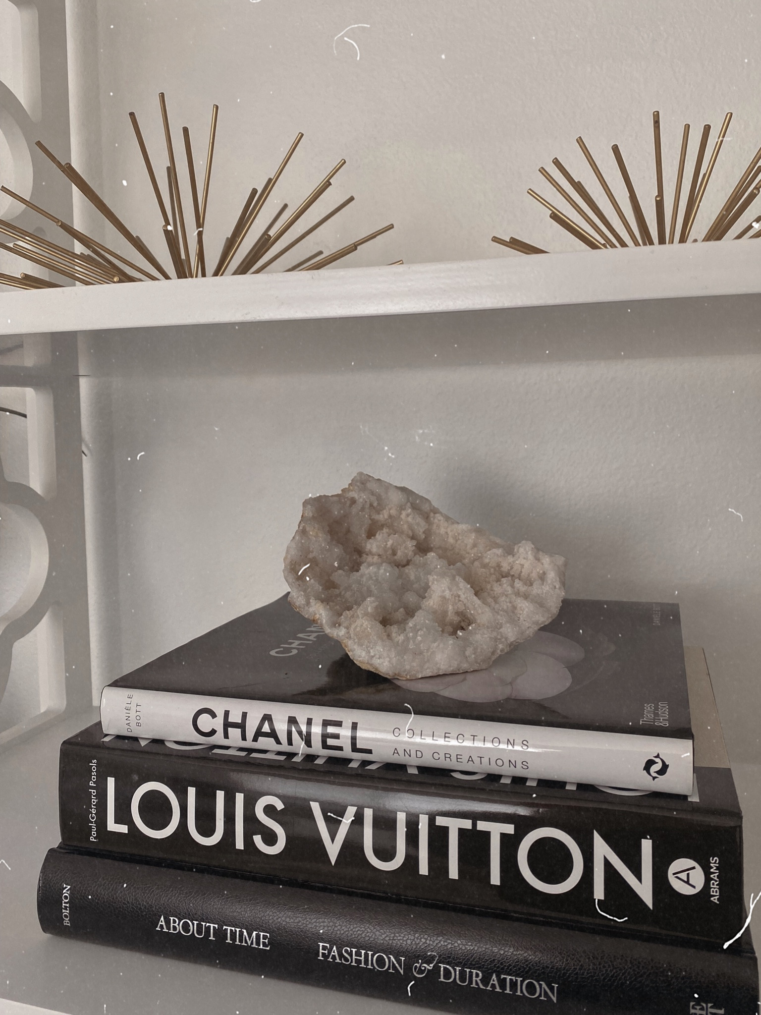 HomeGoods Geode linked ✨

Office decor, home office, work from home, shelf styling, glam style, chic, white and gold, coffee table books, designer books, Amazon

#LTKhome