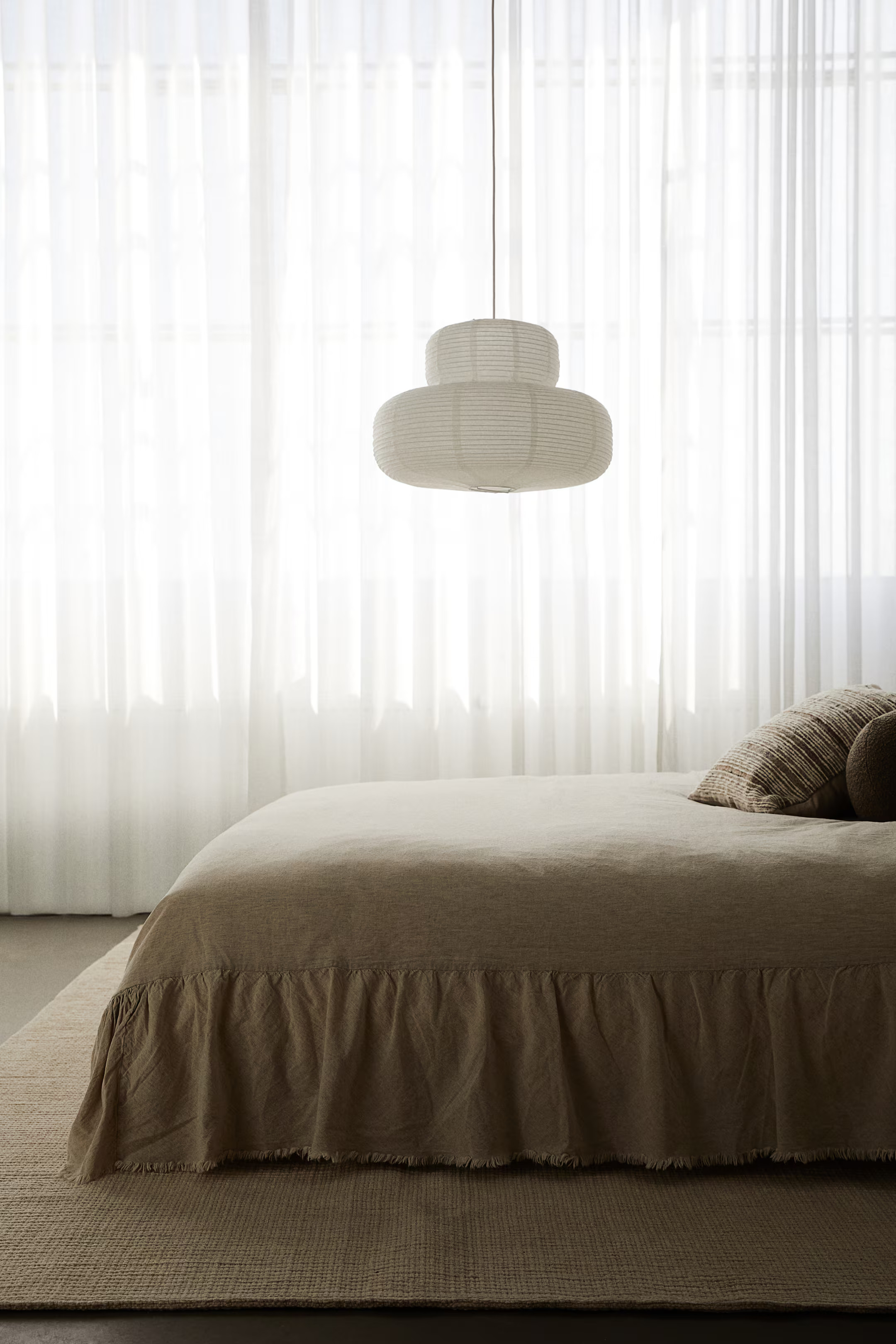 Raw-Edge Linen-Blend Bedspread | H&M (US + CA)