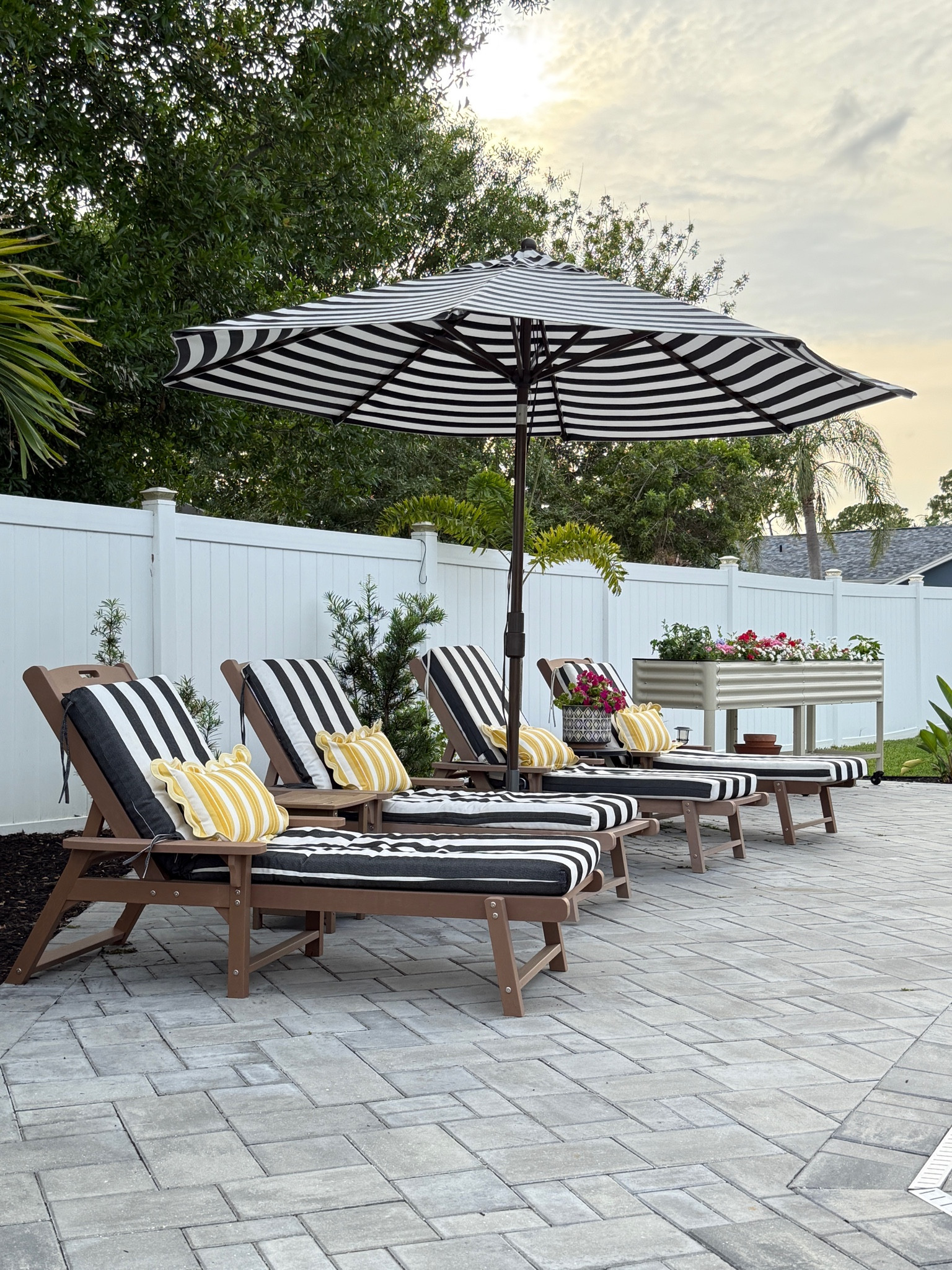 Stripes galore with a pop of yellow! 💛

Ship these products here!

#LTKSeasonal #LTKHome #LTKSaleAlert