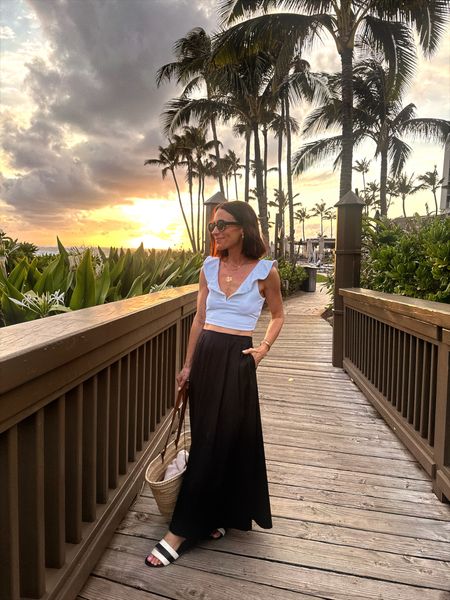 Tonight’s outfit for dinner 
Skirt is in the petite sizing and short gal friendly 
Sandals are so comfortable and 10% off with code ITSYBITSYINDULGENCES10

#LTKover40