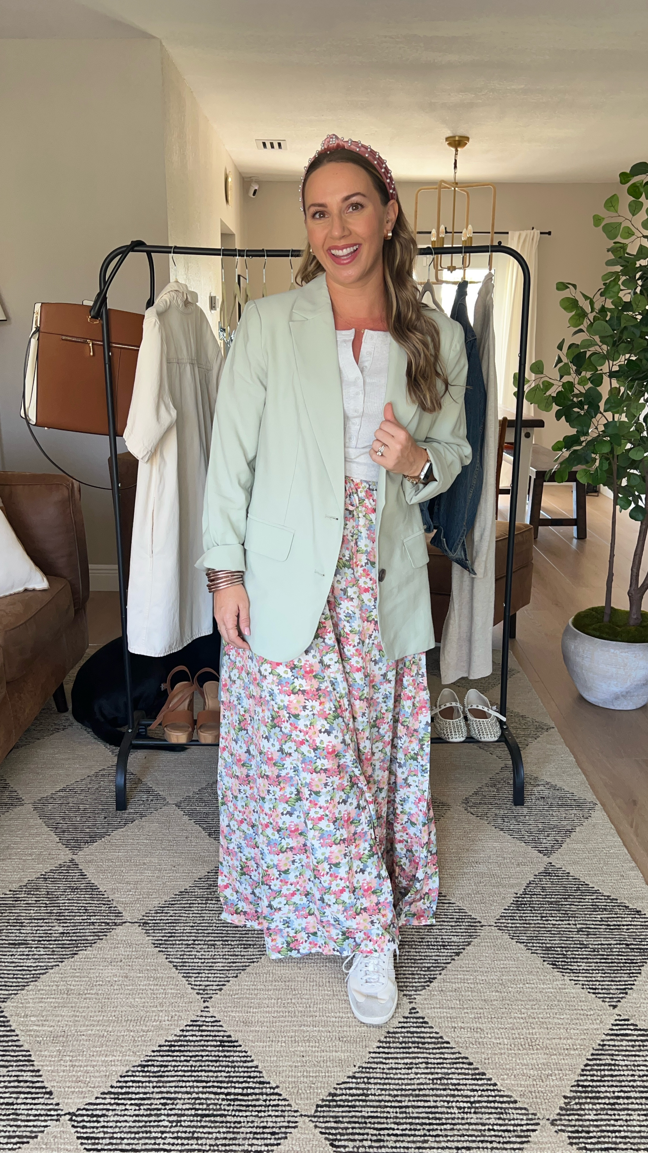 Teacher fashion but make it cute and easy✨



#LTKStyleTip #LTKSeasonal #LTKWorkwear