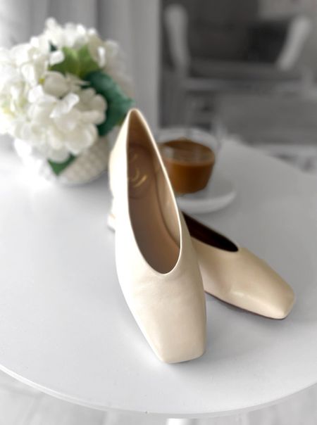 Square toe ballerina flats that are super chic and perfect for spring 2024

Spring shoes, 2024 spring trends, fashion trends 2024, shoes for spring, beige square toe shoes, Parisian style shoes 

#LTKworkwear #LTKshoecrush #LTKstyletip