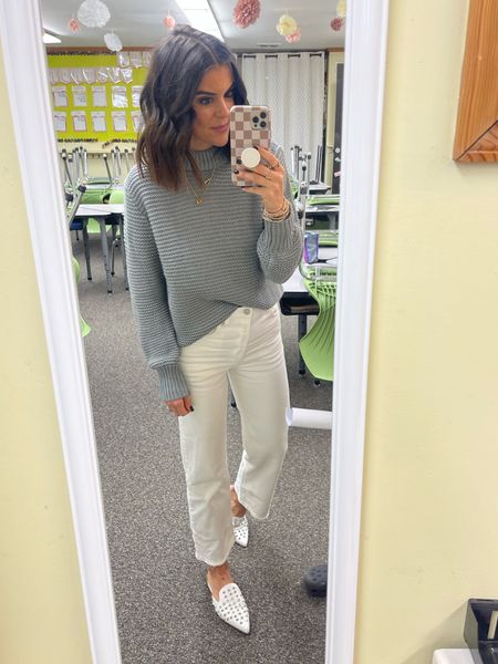 Today’s classroom #ootd

Amazon sweater: size small
Levi jeans, size 26
Amazon mules Tts 

#LTKunder50 #LTKstyletip #LTKSeasonal