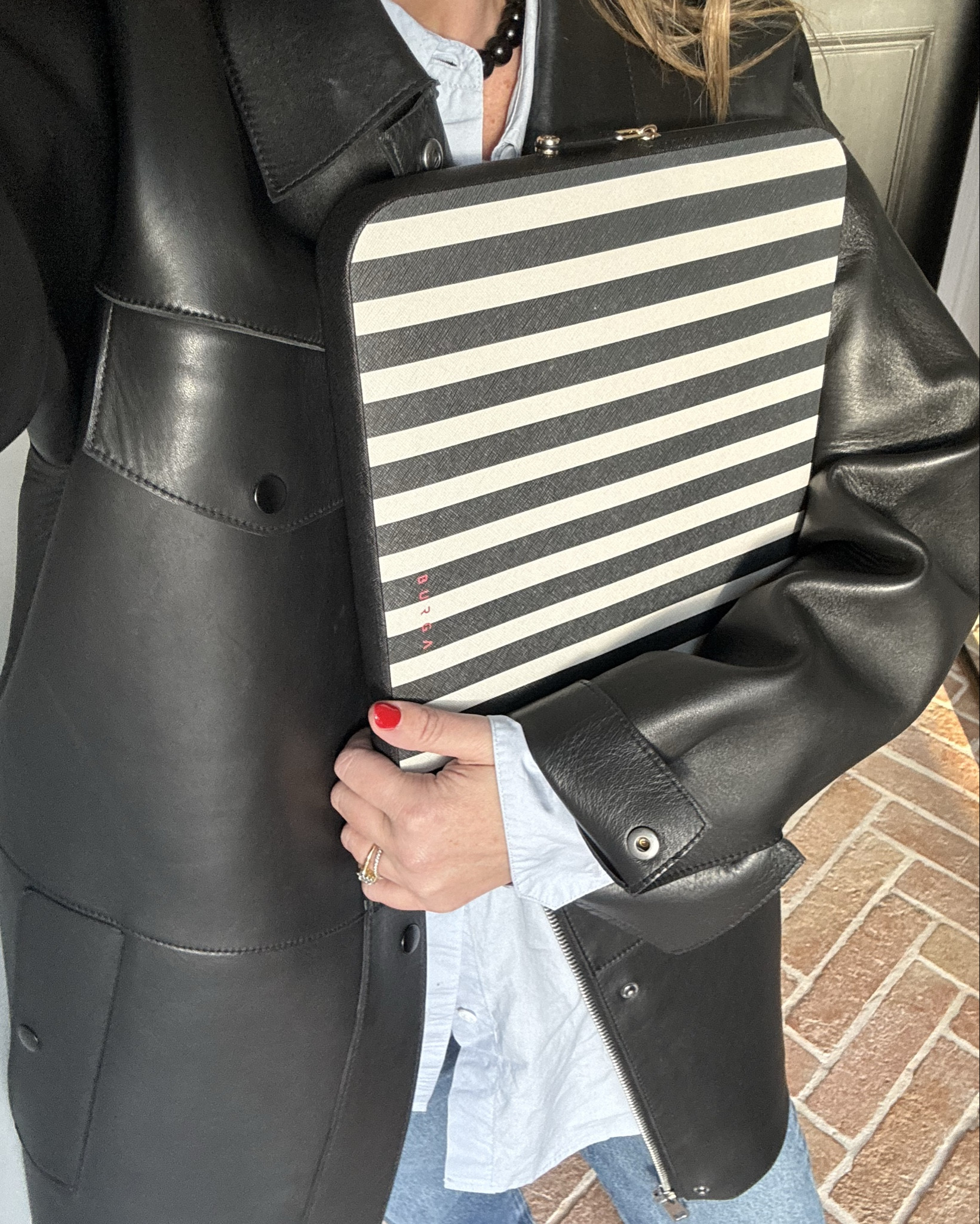 Ad. Getting organised for 2025 with a few key accessories that combine style + functionality - I can never resist a stripe! 
1. Laptop Sleeve
2. Magnetic Power Bank
3. Notebook 

Use code EMMARXBF for an extra 5% off the Black Friday Deals 



#LTKCyberWeek #LTKgiftguide #LTKtravel