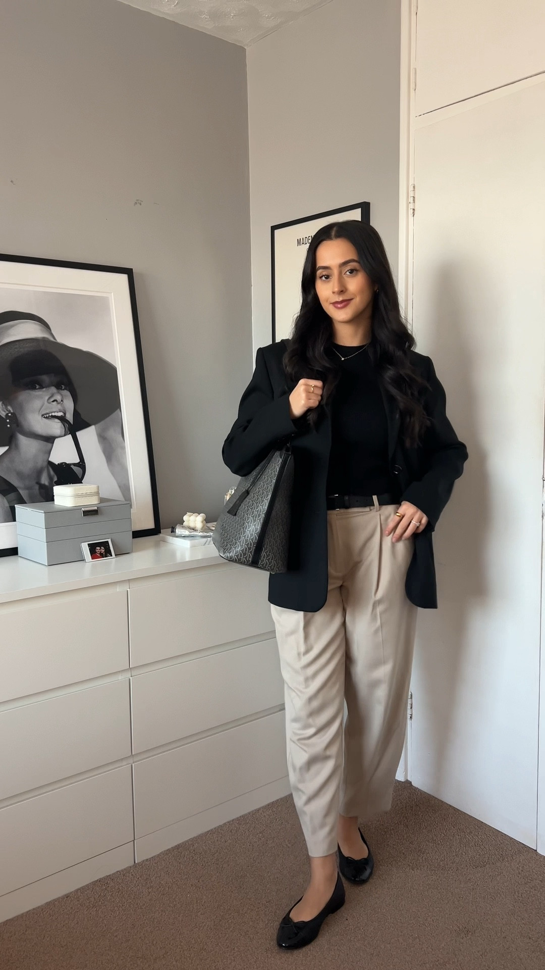 Smart casual work outfit with ballet flats 🖤

#workwear #workoutfit #officeoutfit #officewear #winteroutfits #winterworkwear 

Workwear, winter workwear, work outfit, office outfit, winter office outfit, black blazer outfit, ballet flats

#LTKworkwear #LTKwinter