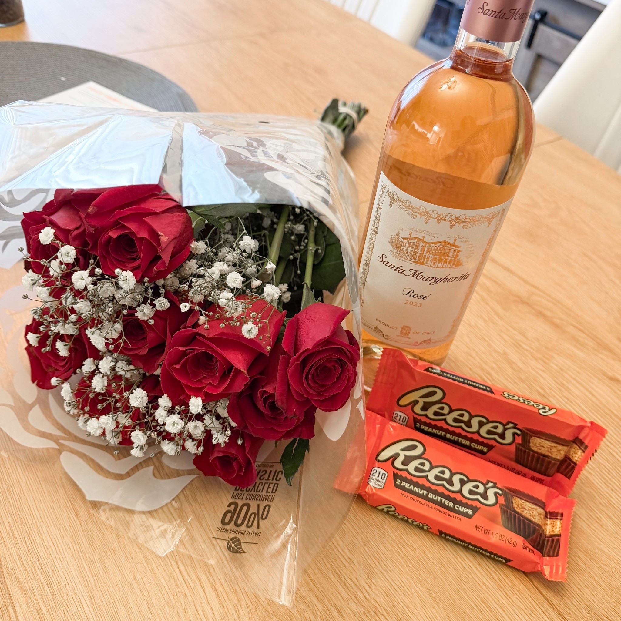 Started off the weekend with roses, wine and my fave chocolate 🙃

#LTKMothersDay #LTKdayinmylife #LTKmomlife