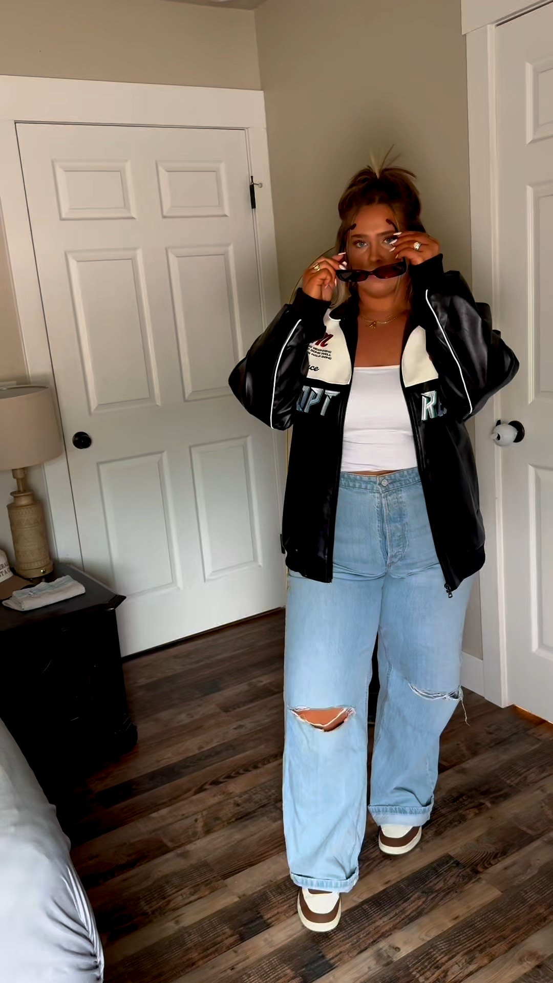 One jacket. 6 outfits.
Which one are you wearing? 👀

#plussizefashion
#curvyoutfits
#size18style
#affordablefashion
#edgyfashion
#outfitinspo
#stylingideas