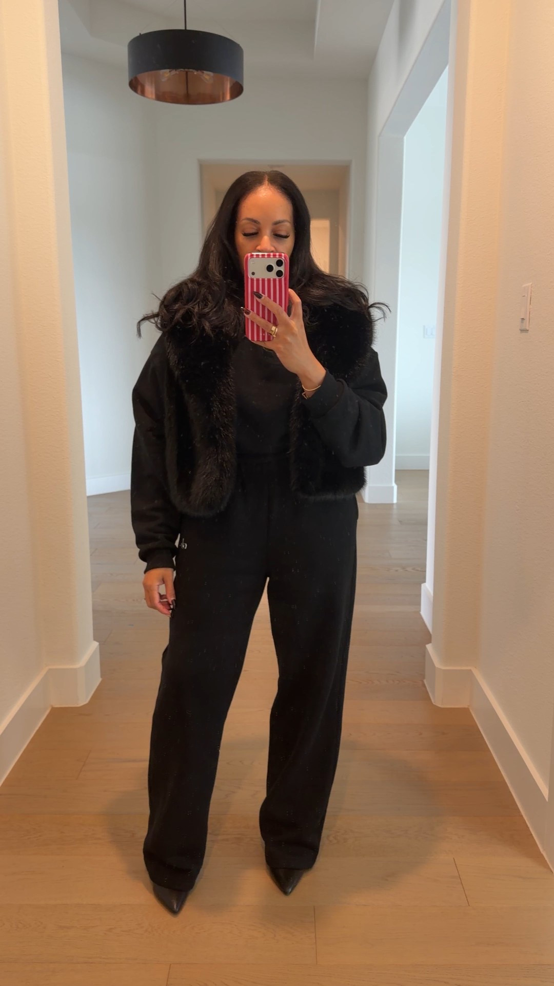 Sweats but make it cute 🖤 #alo #aloyoga 

#LTKgrwm #LTKootd #LTKOver40