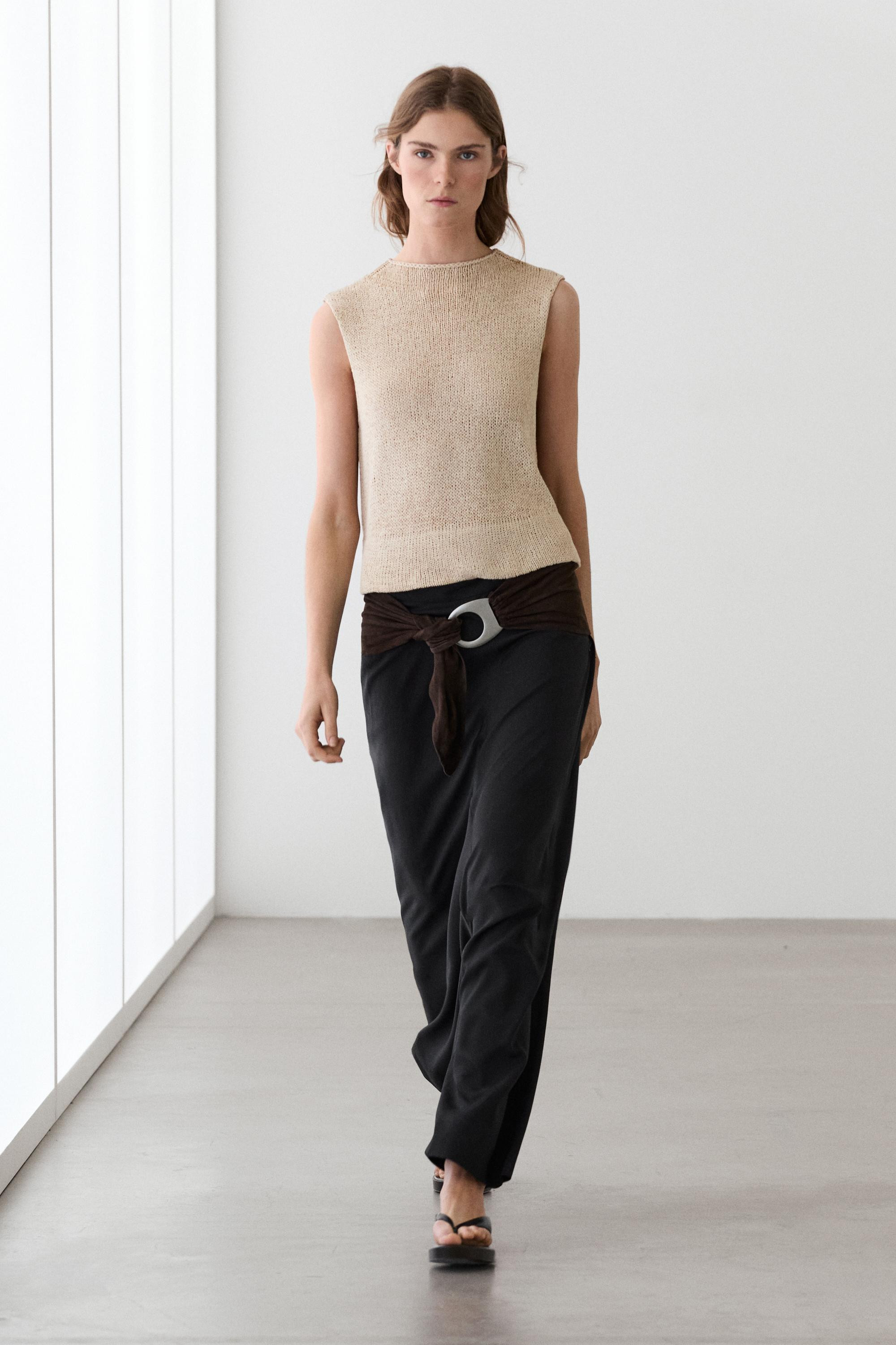 Top made of a linen blend fabric. Crew neck. Sleeveless. | Massimo Dutti US