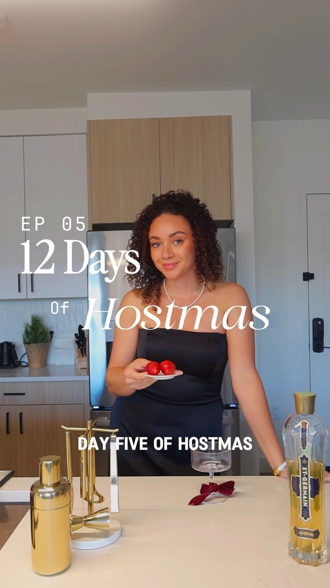 Day 5 of Hostmas! How to upgrade your Christmas drink presentation when your hosting for the holidays 🫶🏽

#LTKHoliday #LTKfoodie #LTKSeasonal