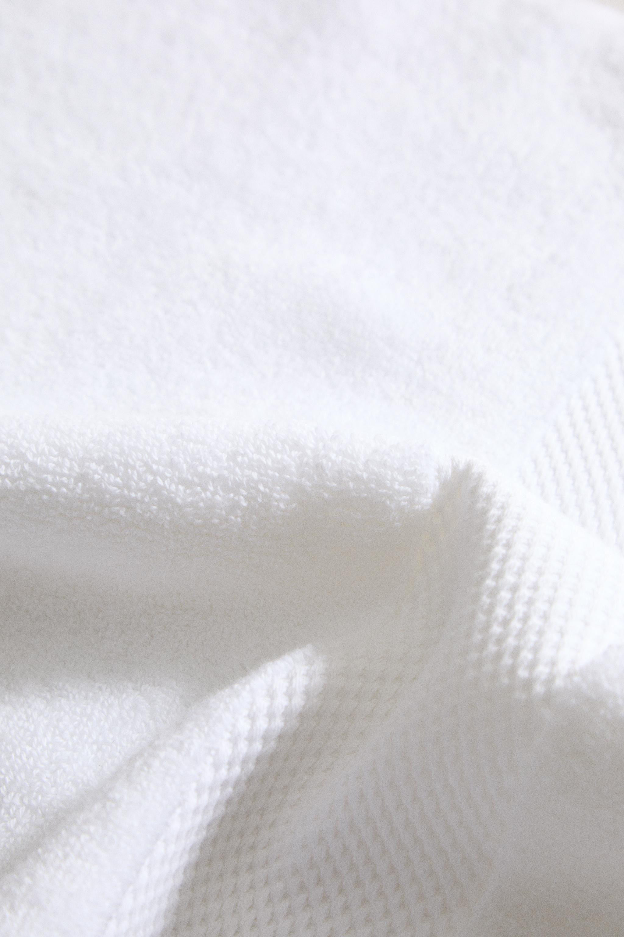 EXTRA SOFT BATH TOWEL (800 GXM\u00b2) | Zara US