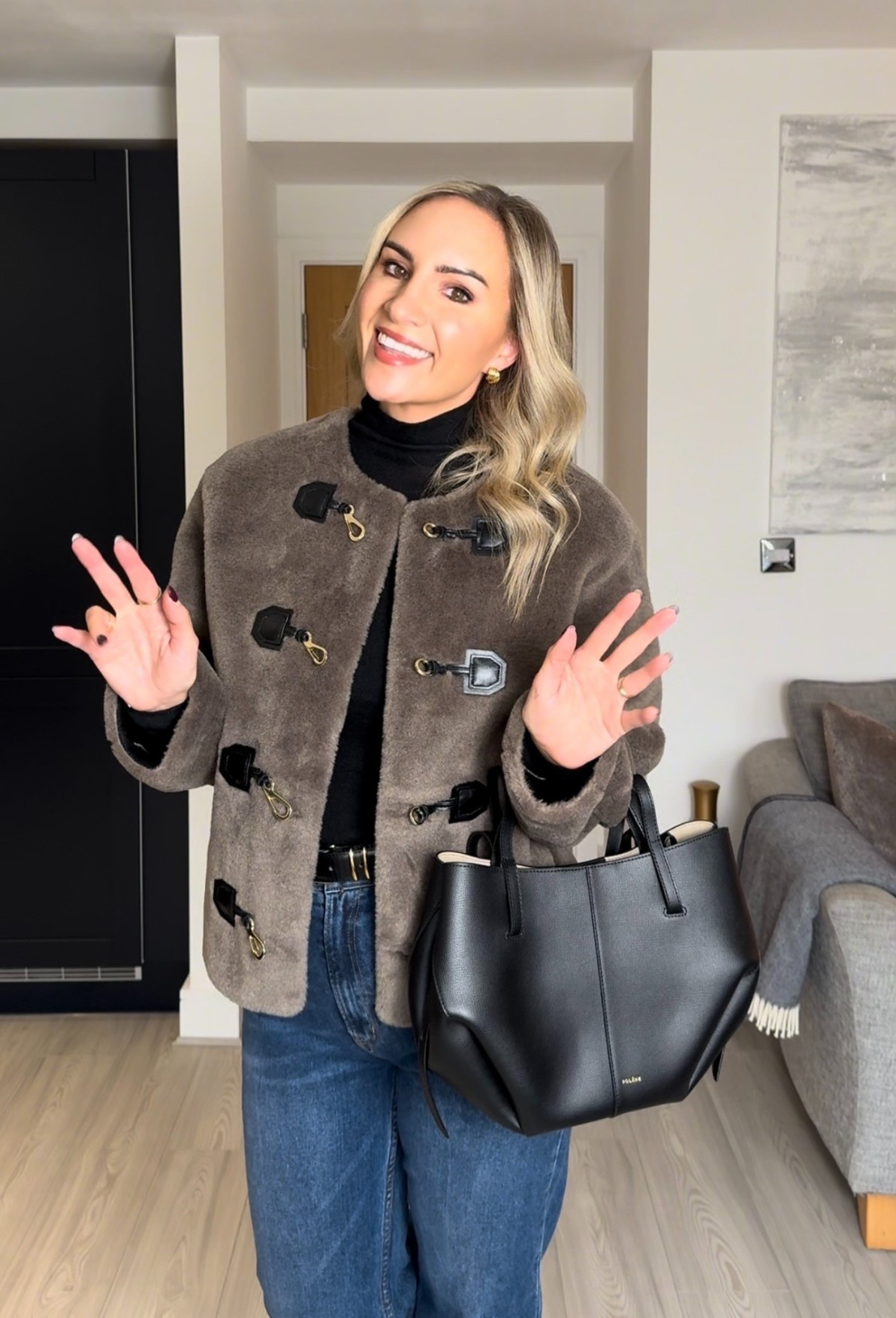 What I’m wearing at the weekend to lunch 🫶🏼

Straight leg dark blue jeans - size 12
Black high neck top - Small but I could have gone for an XS as it’s quite roomy 
Duffle-style fluffy coat - Small 

#LTKwinter #LTKjeans #LTKstyletip