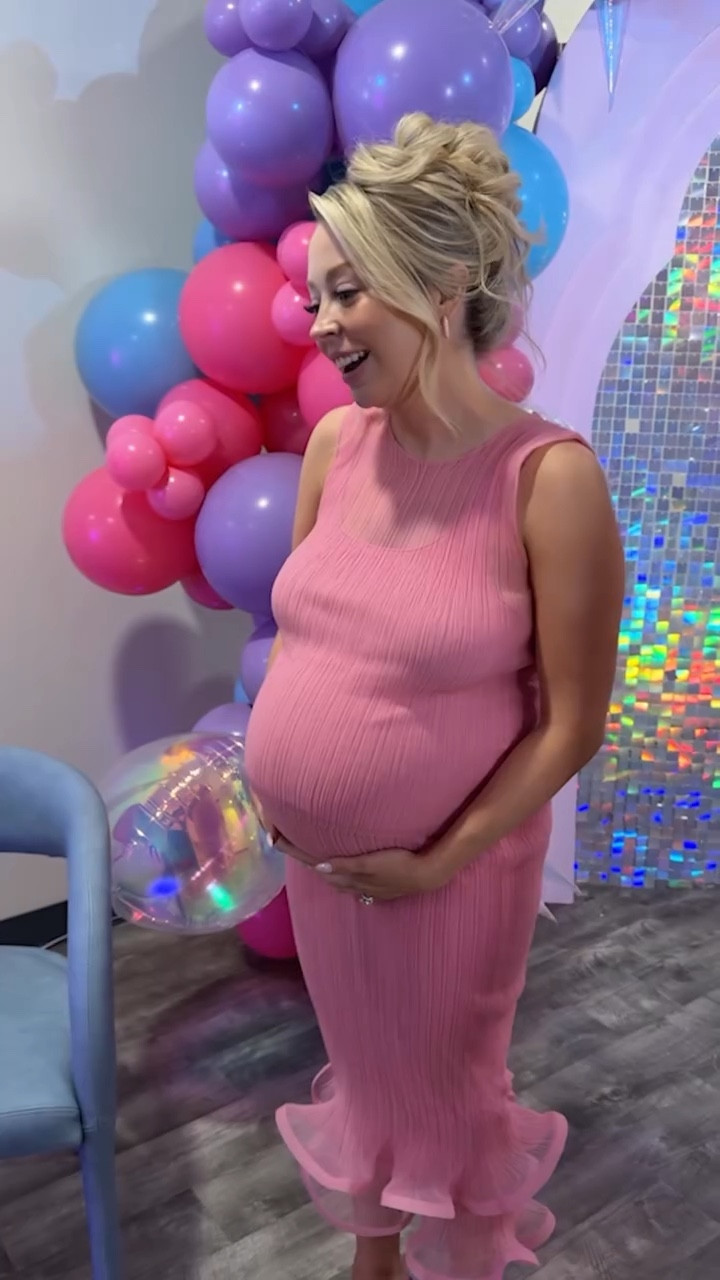 I was so happy to meet everyone at my meet and greet 💗✨ My set is currently on sale on both Revolve and Simkhai’s website!

#LTKStyleTip #LTKParties #LTKSaleAlert