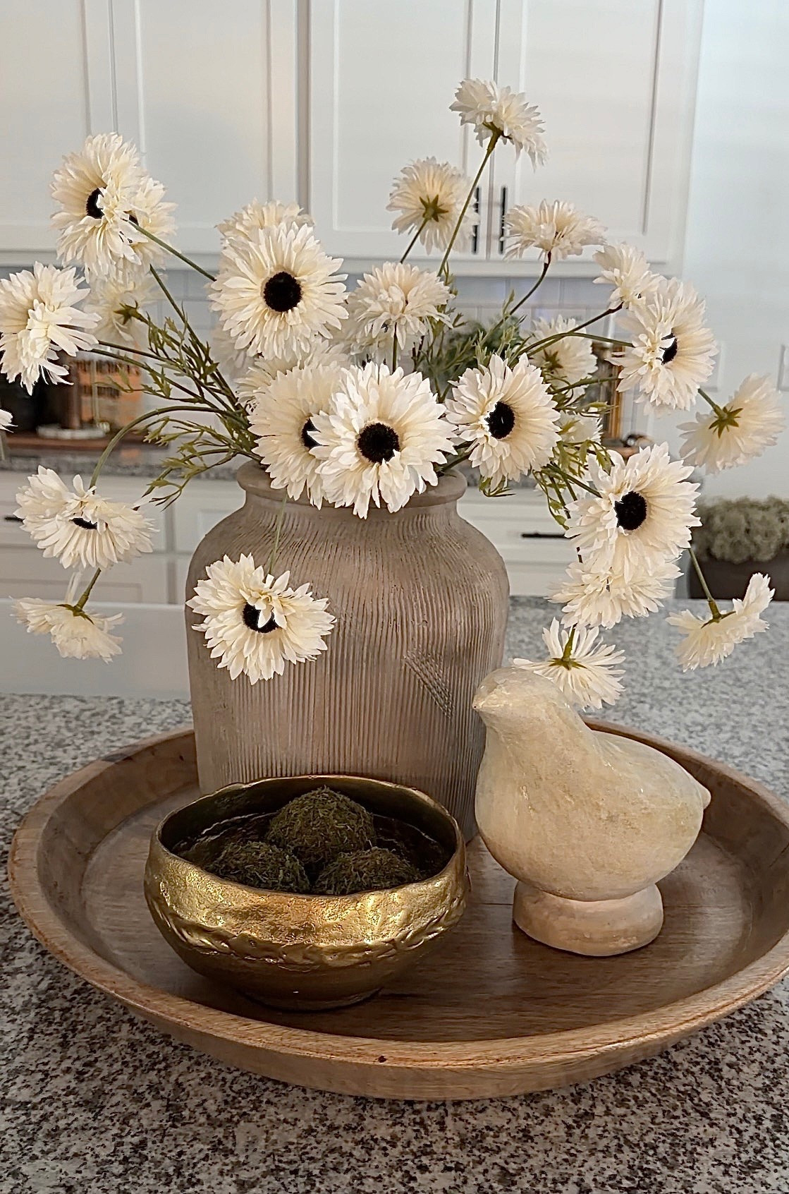 Neutral tray styling for all my neutral lovers out there. That would include me also. 🥰