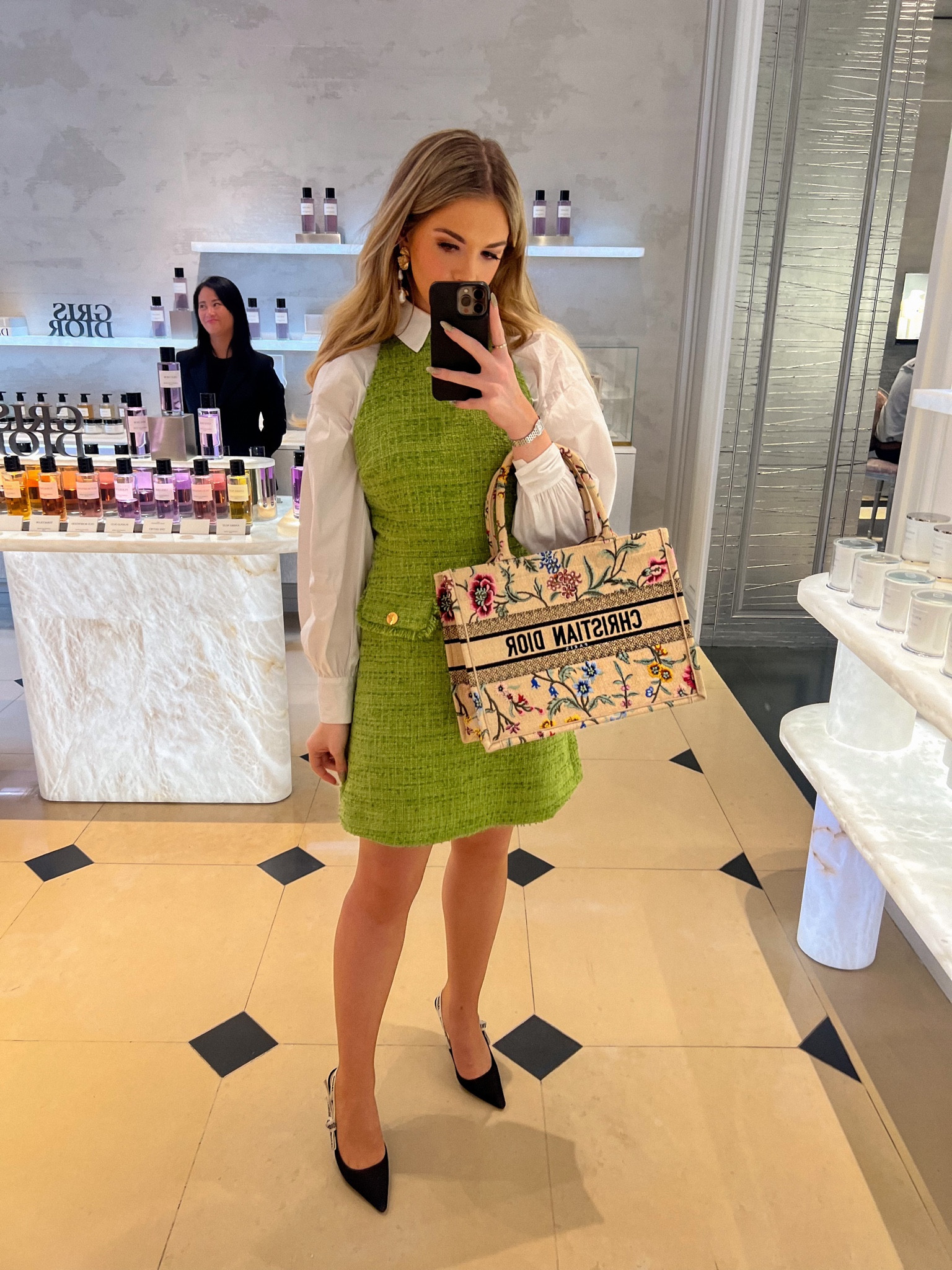 Floral shopping in Dior… 🌸💐 #tweed #tweeddress #preppystyle #elegant #luxury #luxuryfashion

#LTKunder50 #LTKSeasonal