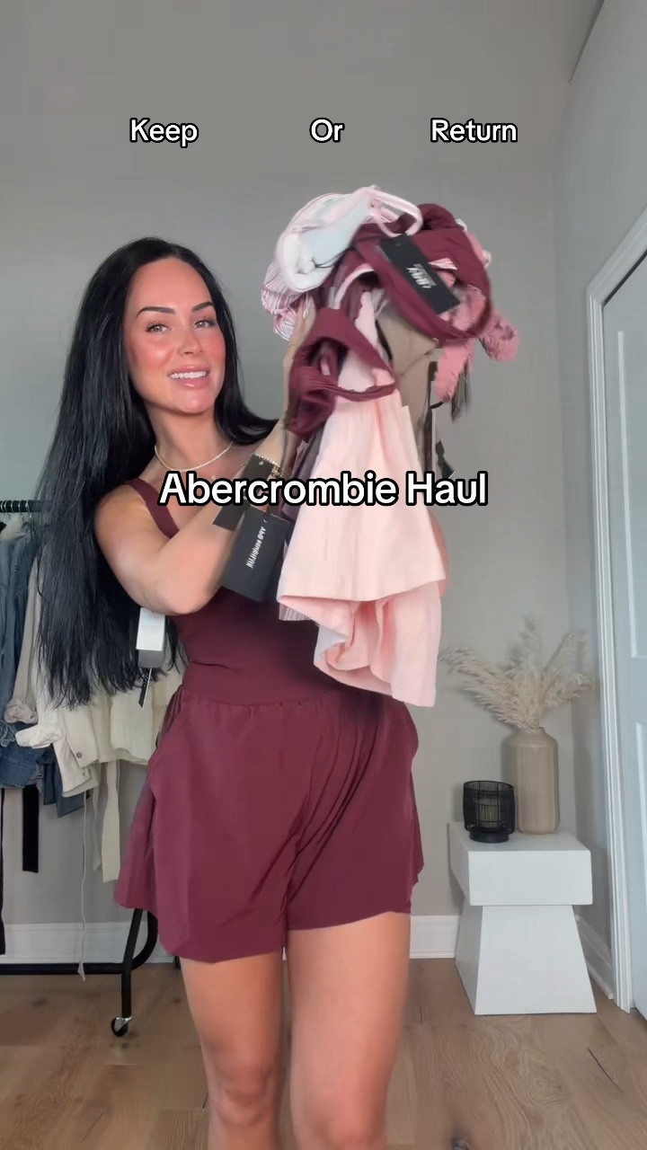 Abercrombie activewear haul ✨ keep or return?! 

I will have these 🔗 on my LTK in the Abercrombie section 🫶🏻
*My sizing 5’7, 145lbs, 32dd*


@abercrombie #abercrombiehaul #abercrombieactivewear #activewearfashion #athleisure 
