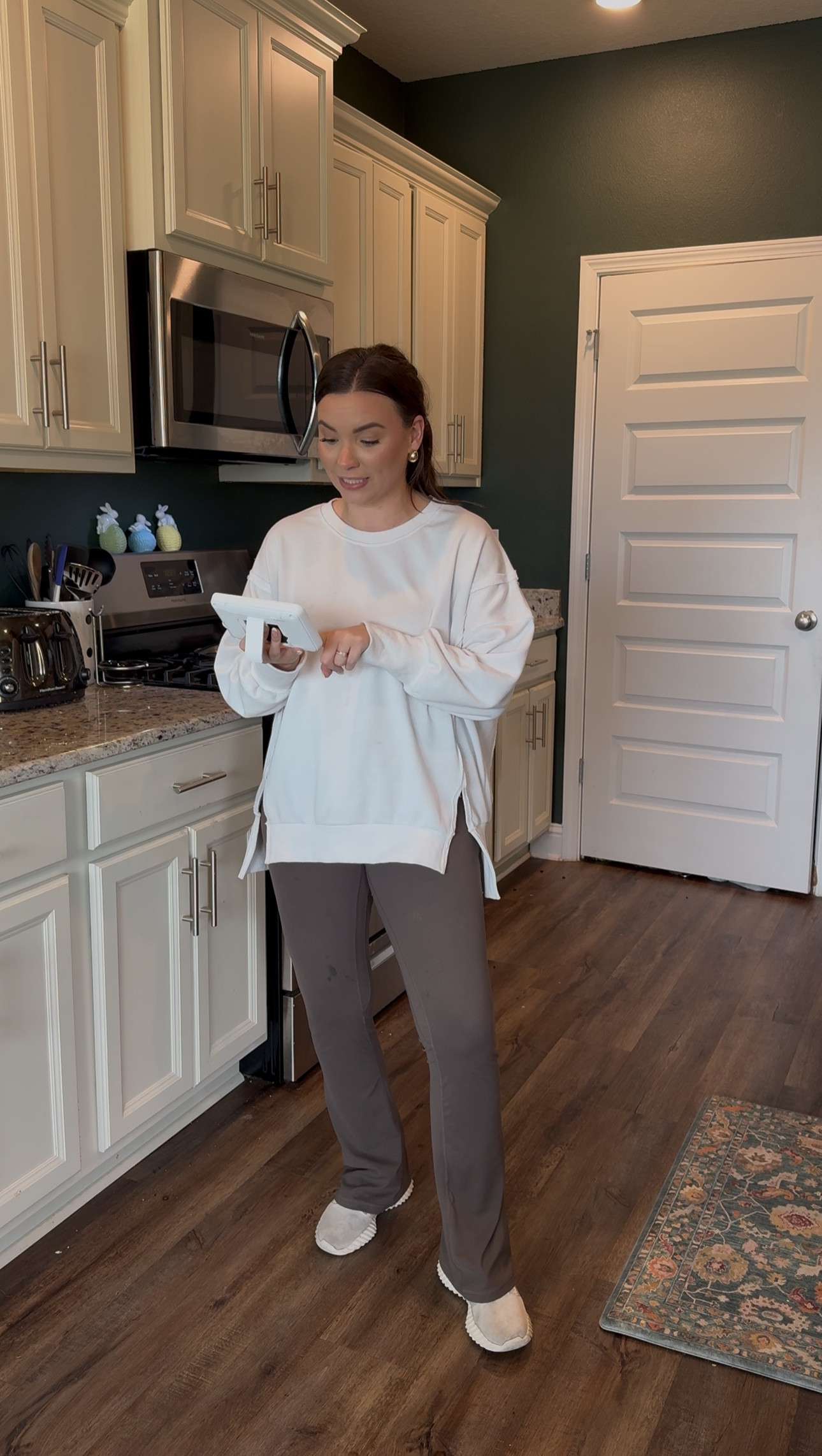 Mom style outfit! These amazon leggings are so comfortable! 

#LTKSaleAlert #LTKFindsUnder50 #LTKStyleTip